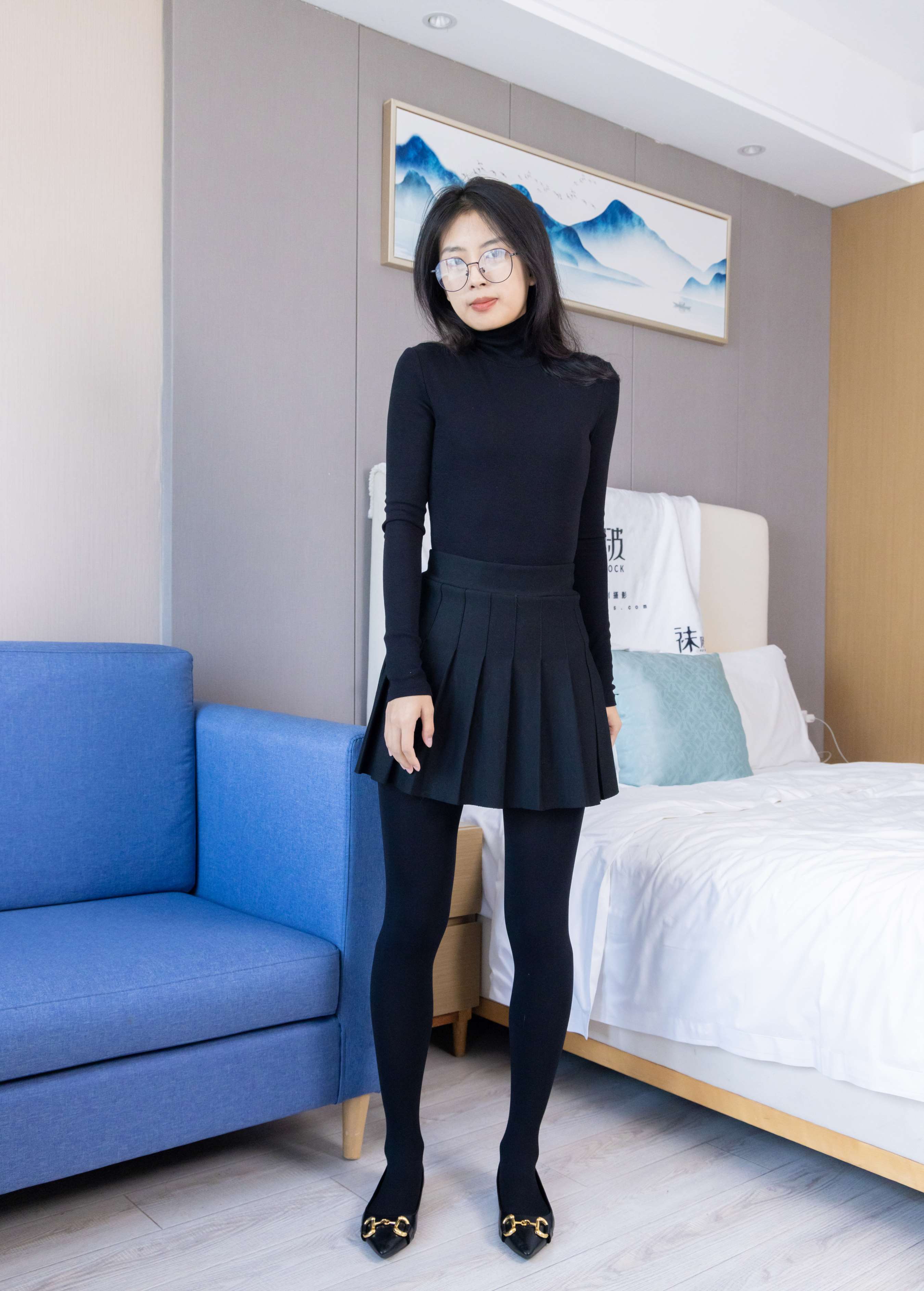 《奶油 平底鞋、厚黑丝、丝袜踩奶油小蛋糕》作品图