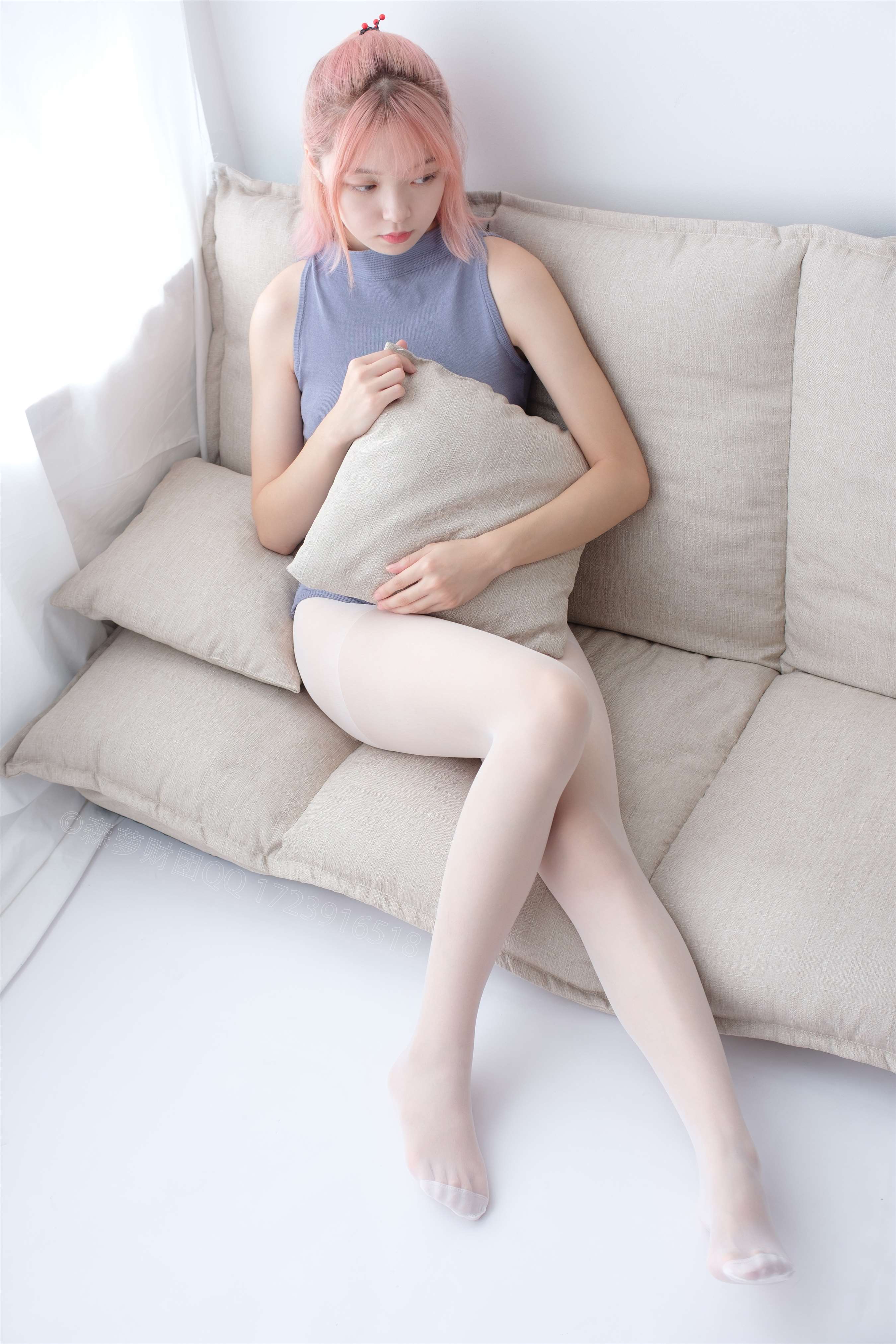 《白丝袜脚丫》作品图