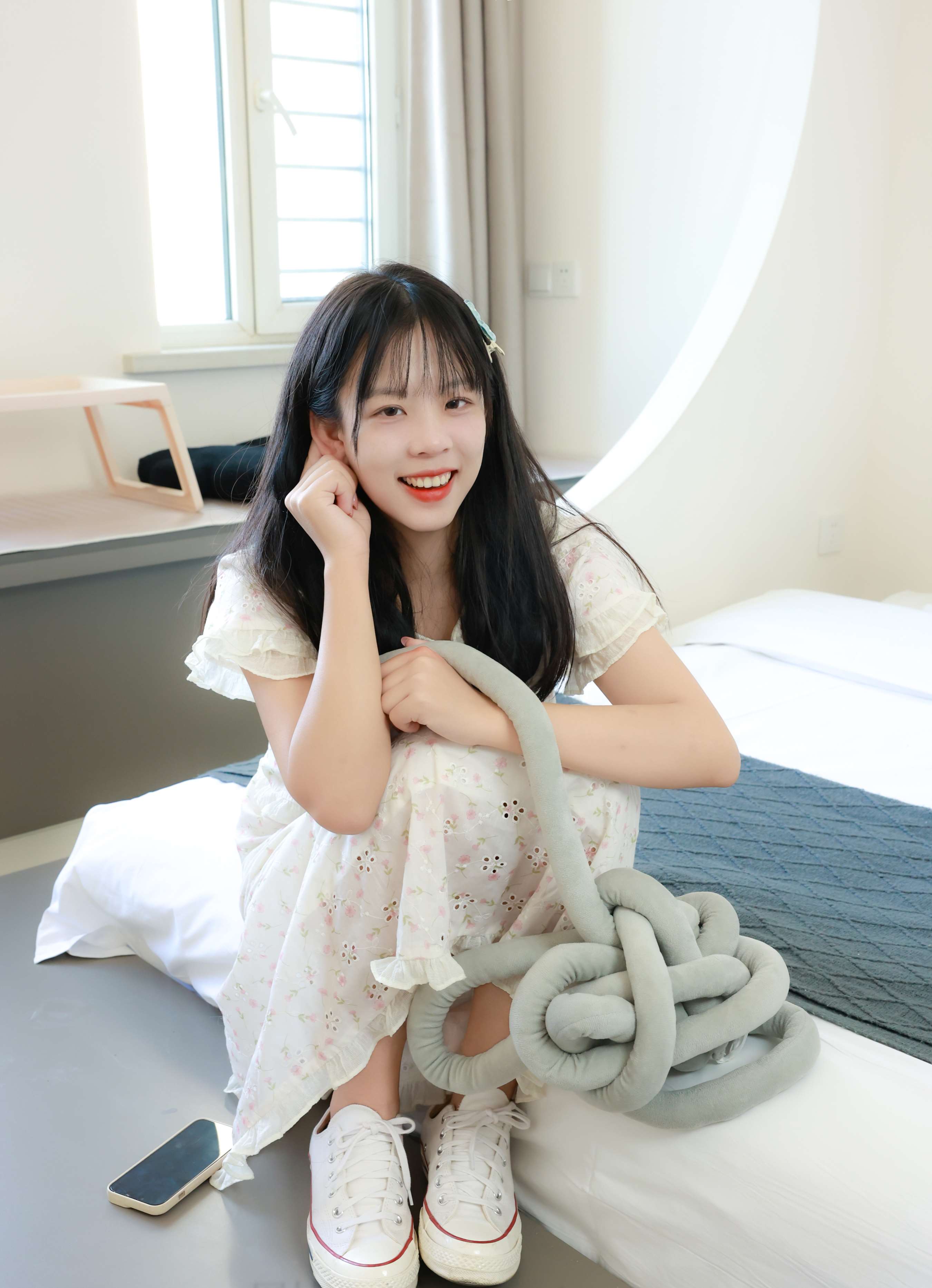 《琳琳连衣裙の嫩足》作品图