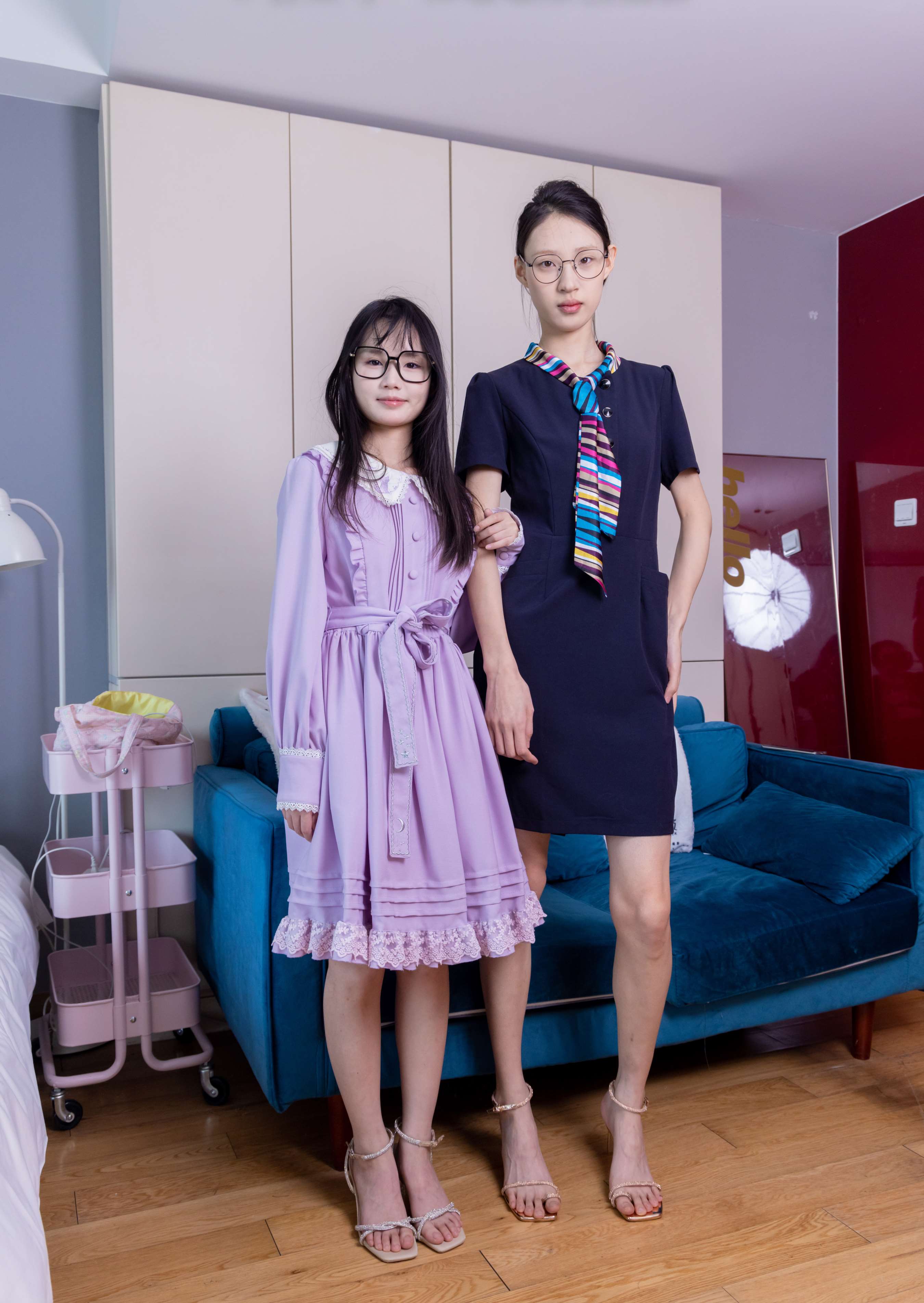 《雪糕甜甜圈-两双高跟凉鞋》作品图