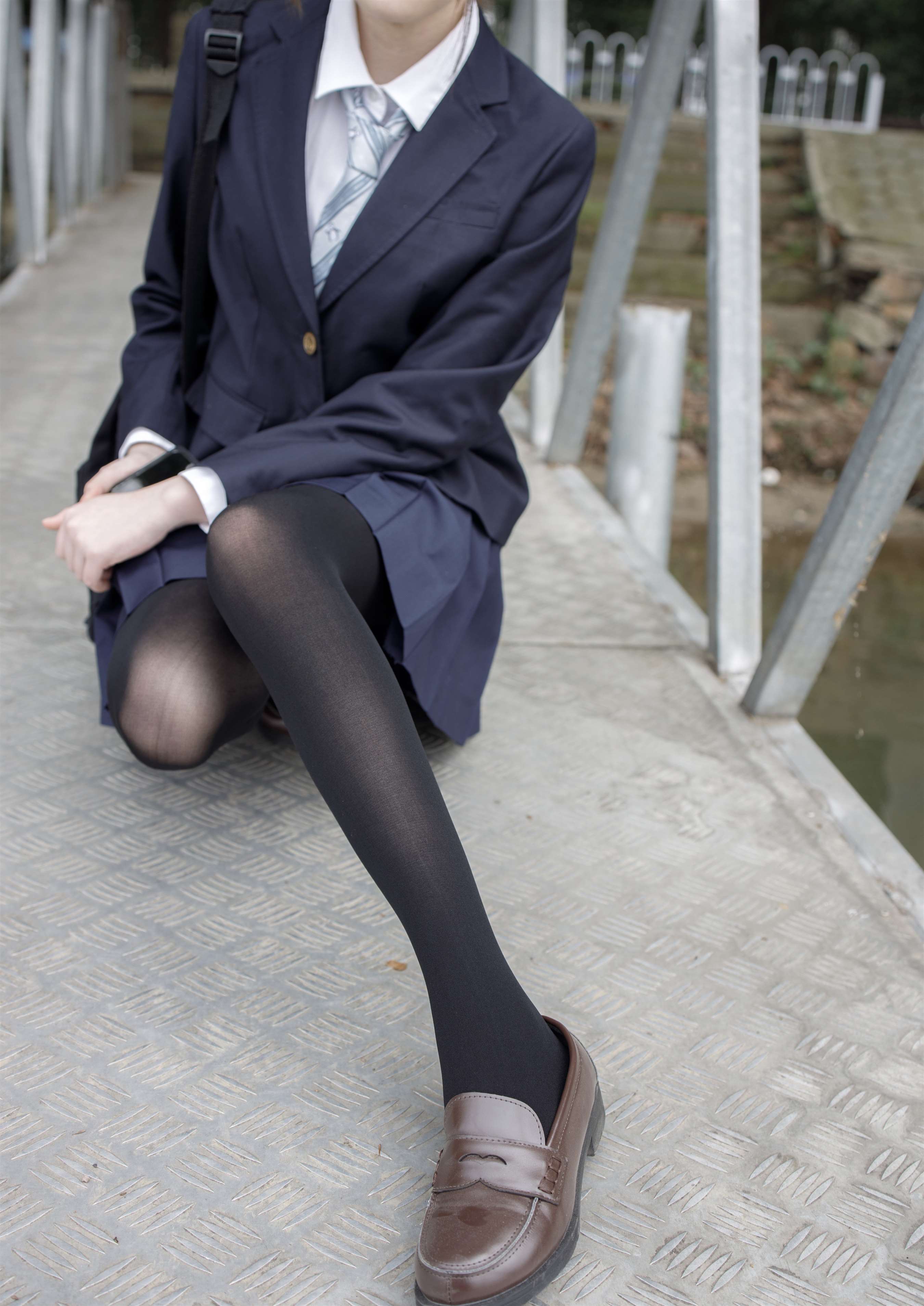 《日系学院封皮鞋の黑丝脚丫+视频1个》作品图