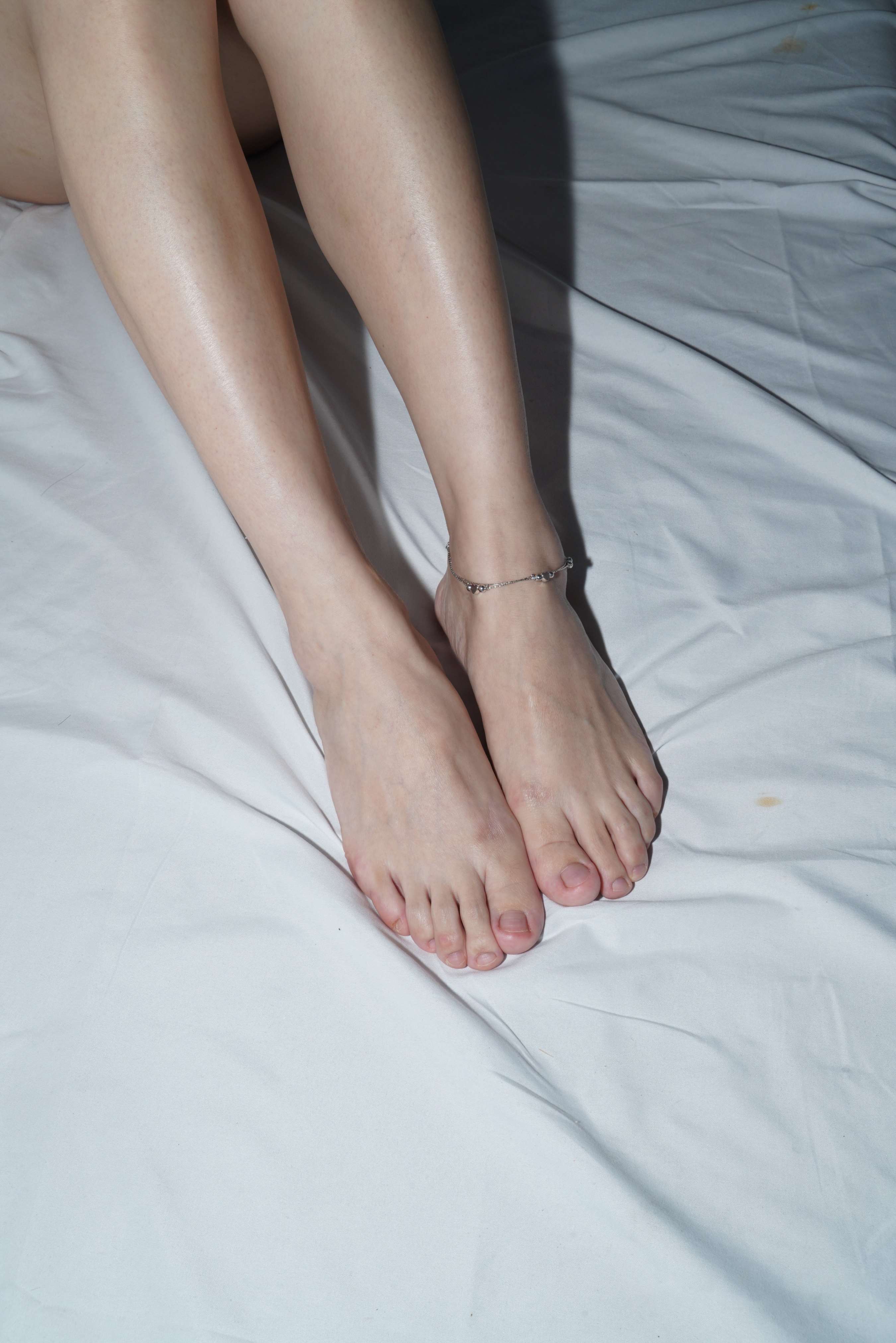 《小婷的37码美脚手感非常不错》作品图