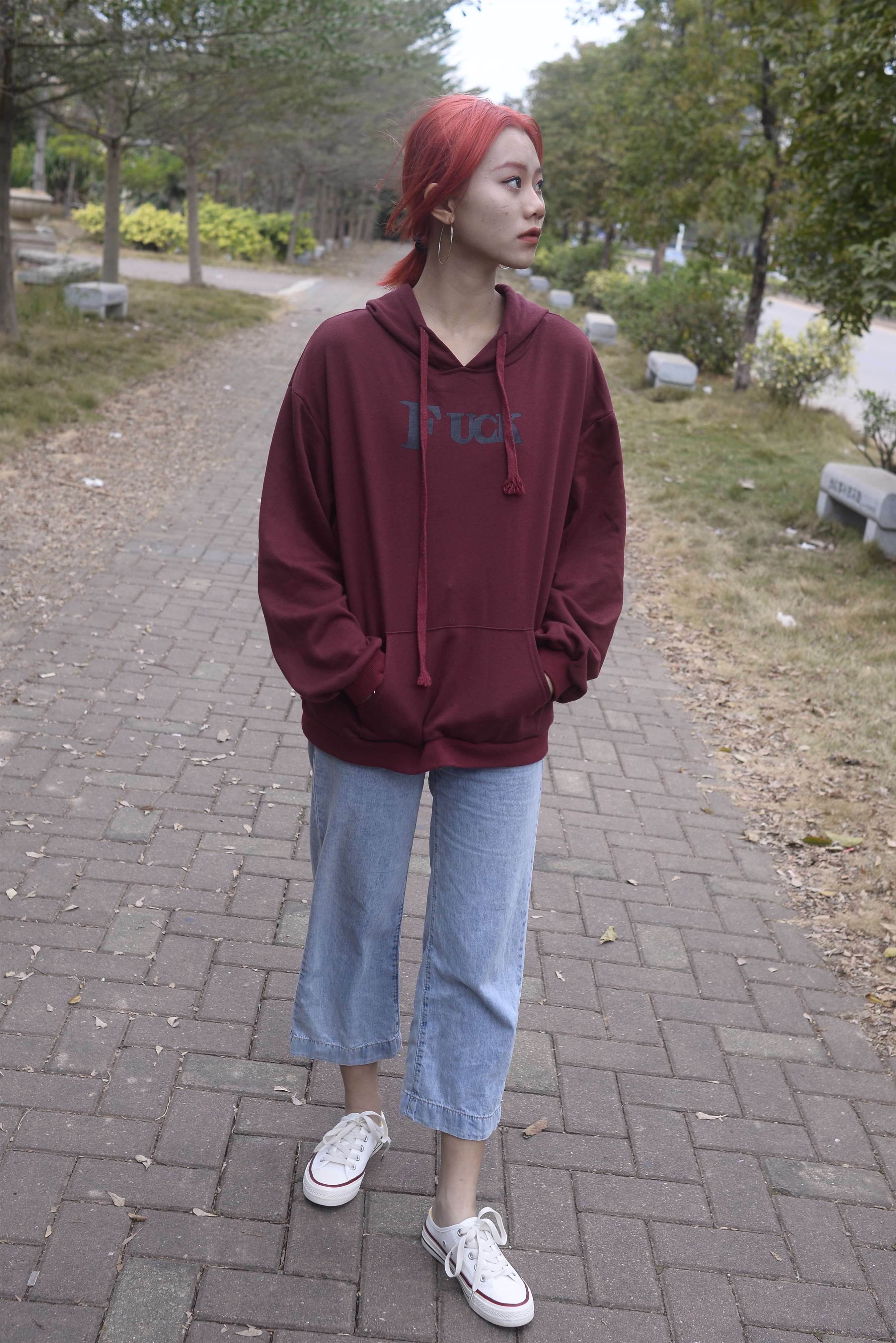 《红发少女の帆布鞋船袜脚【套图+视频1个】》作品图