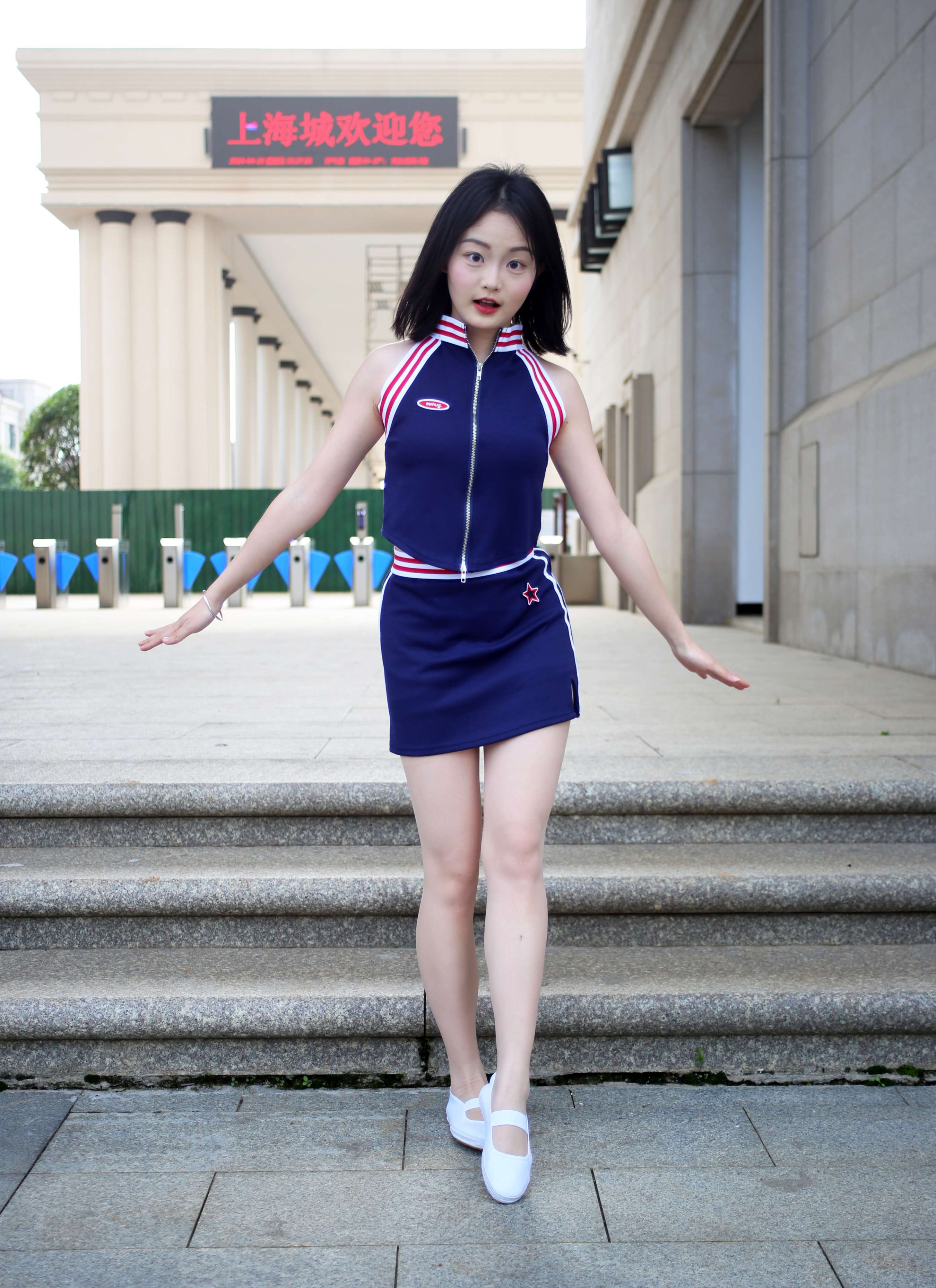 《双双 溜冰女孩》作品图