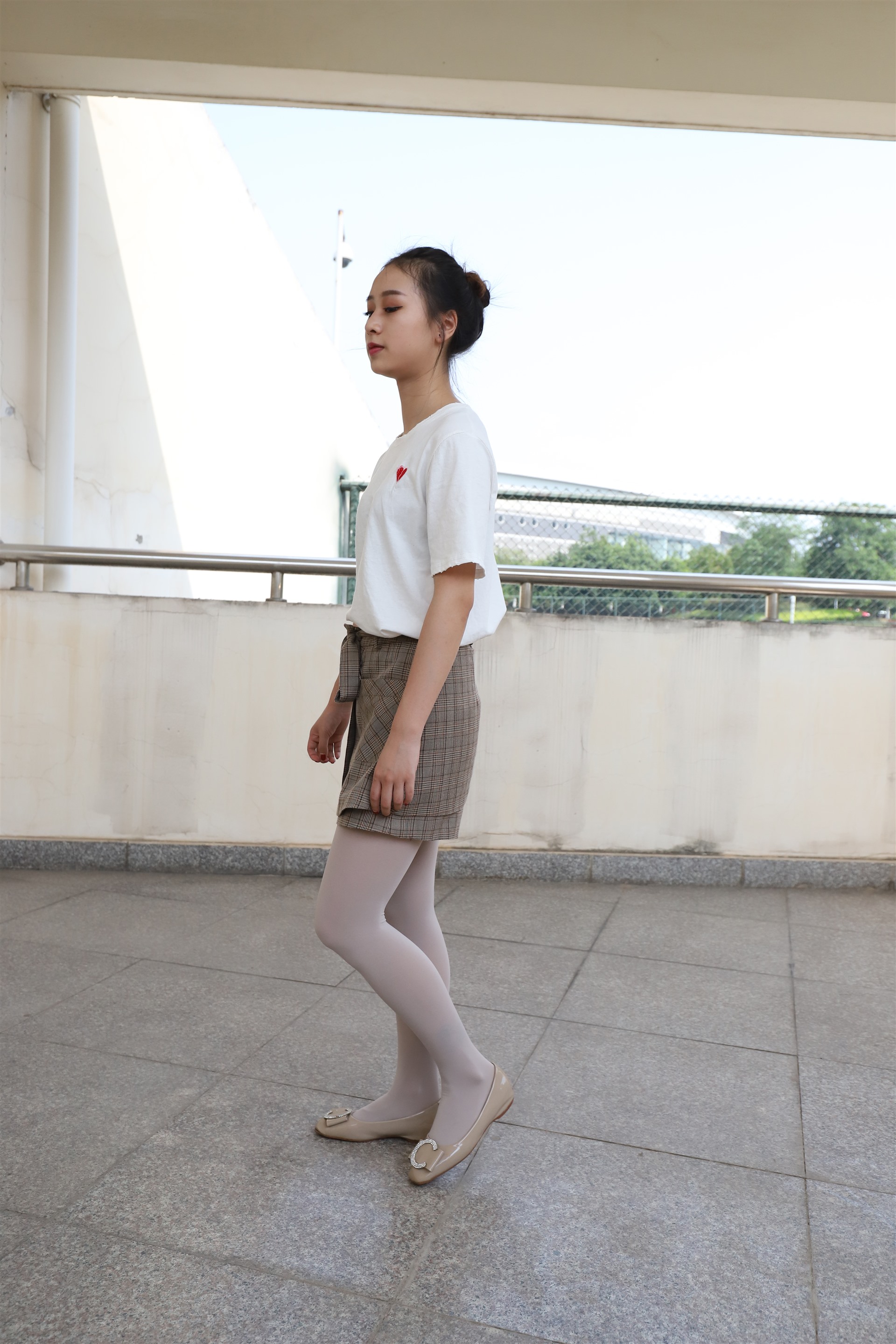 《好几天没洗的白丝袜脚丫》作品图