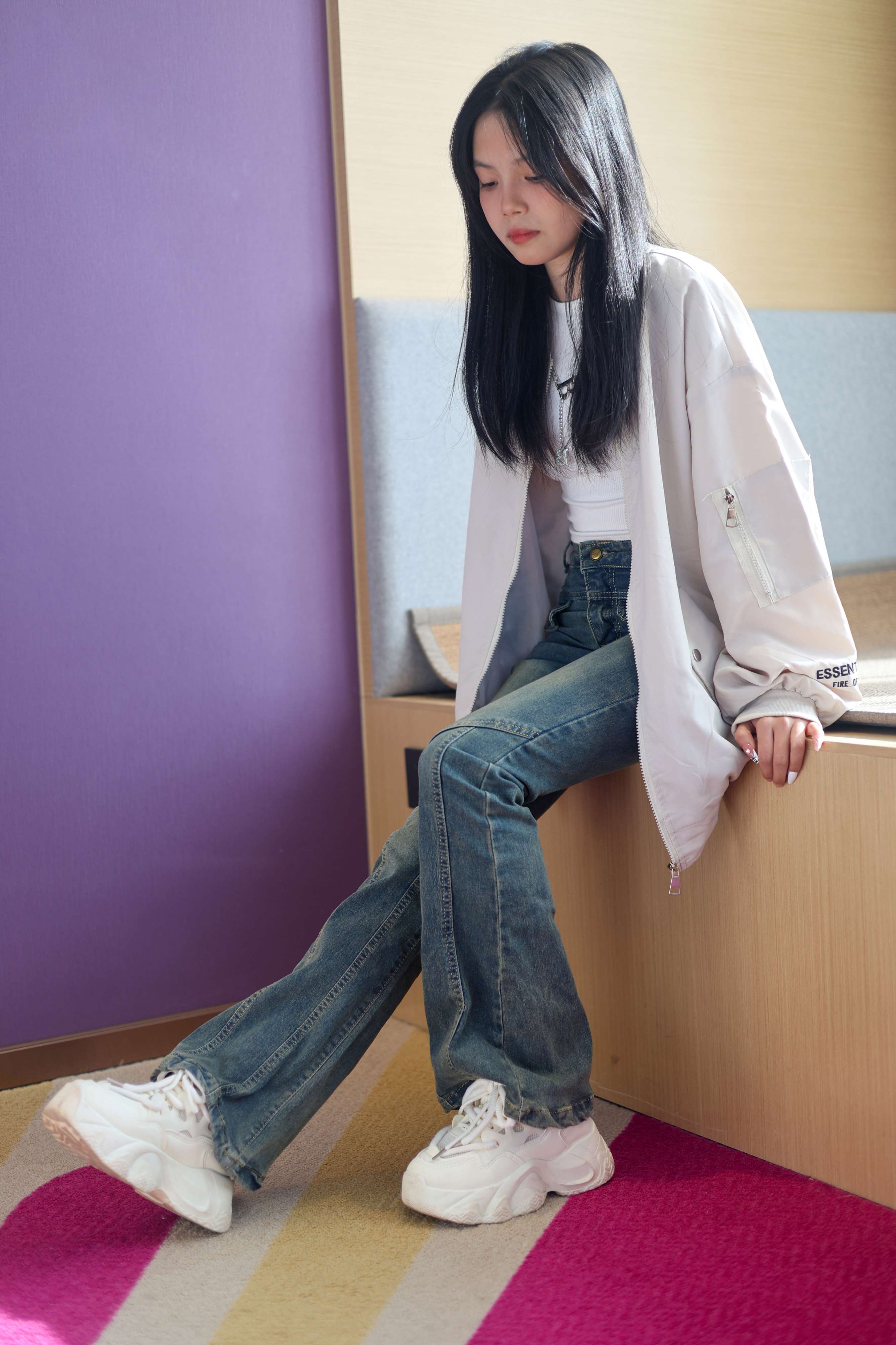 《牛仔少女咖色袜の裸足》作品图