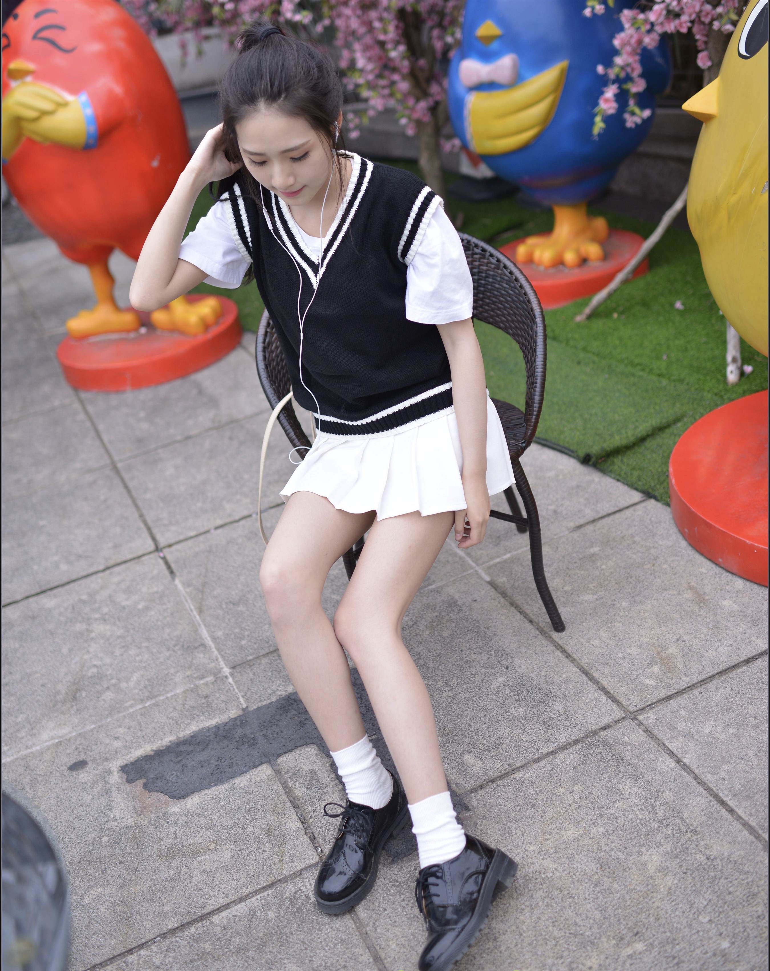 《皮鞋の棉套丝脚丫》作品图