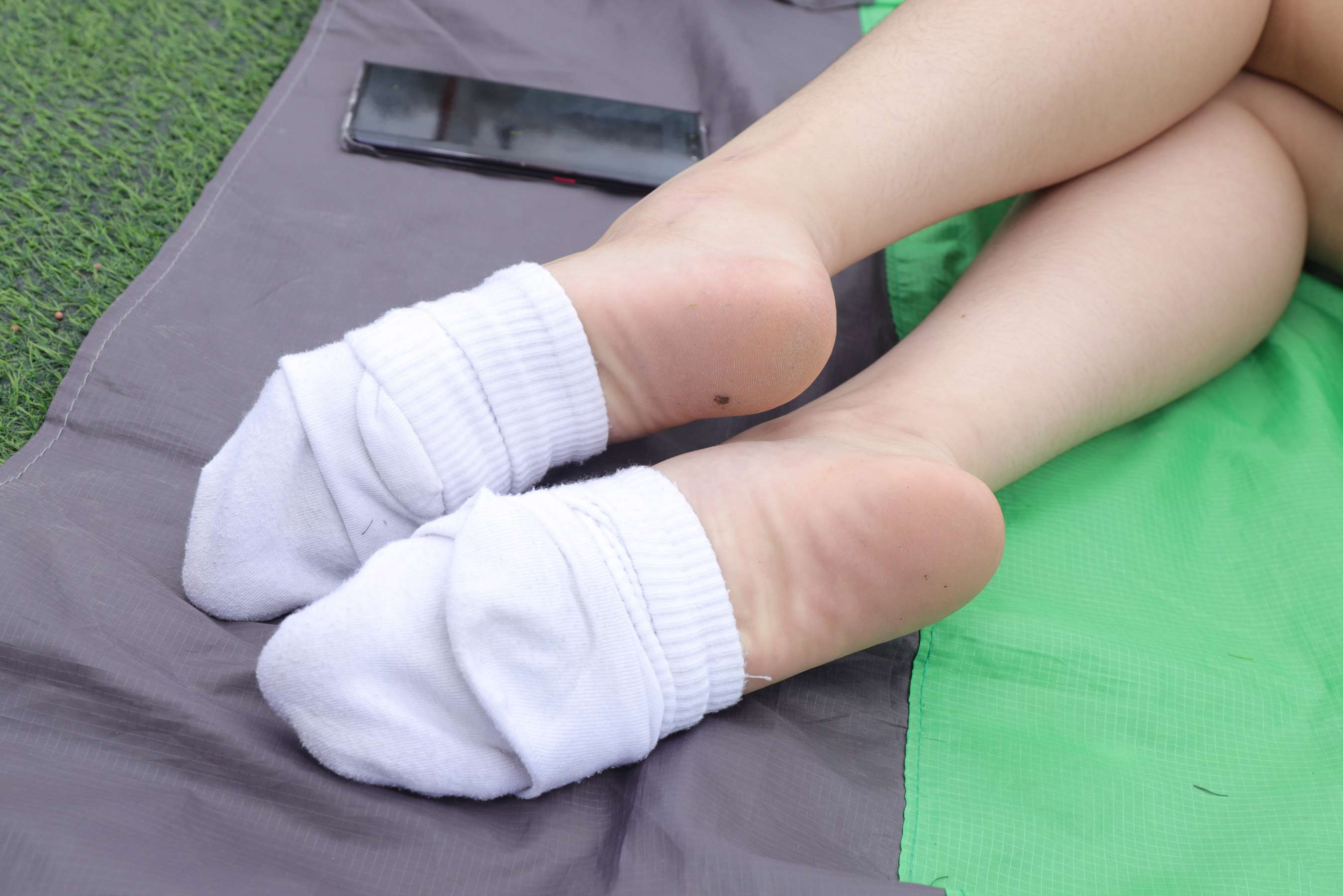 《脚超白的珊珊》作品图