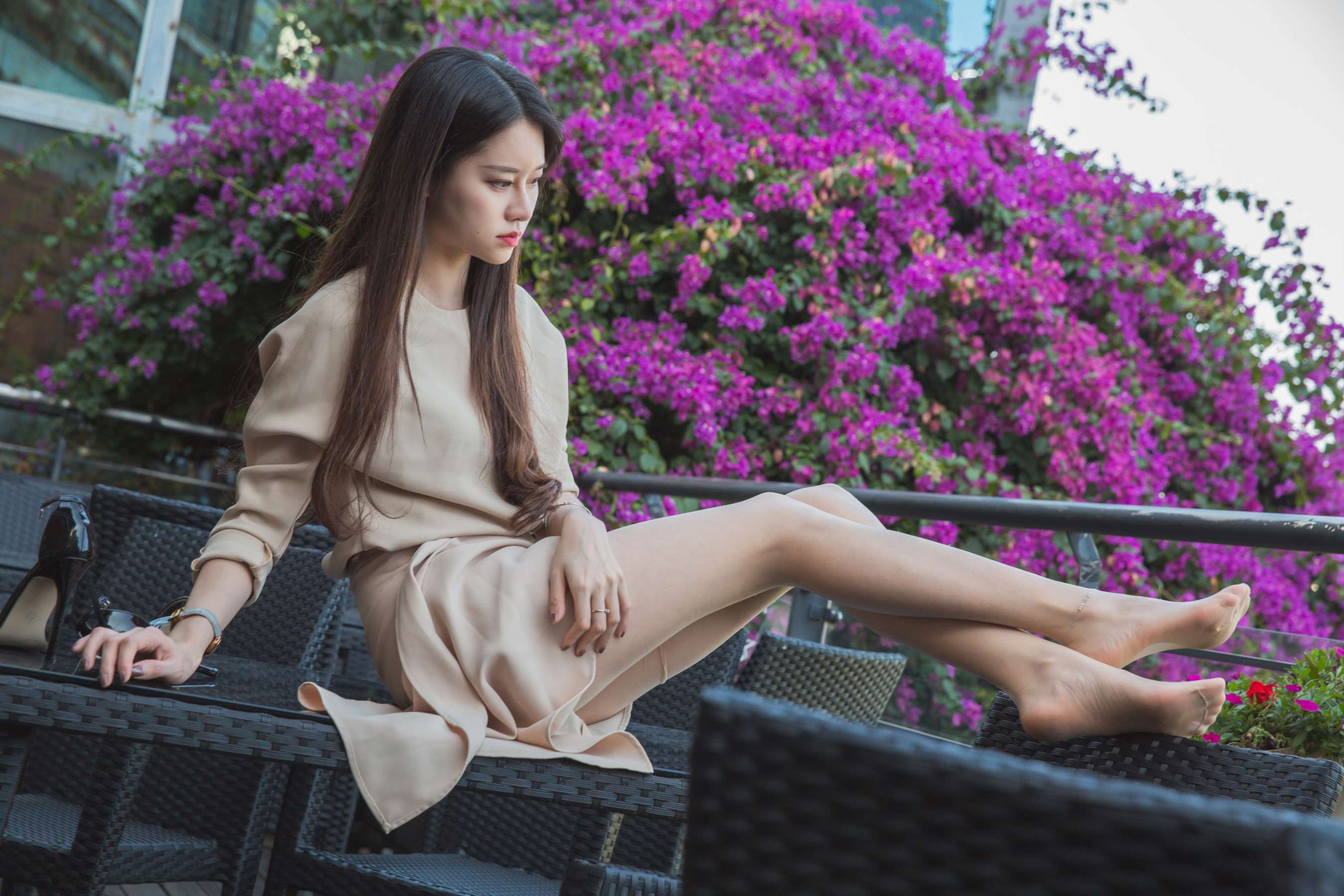 《Sia-风衣玉足&完美曲线》作品图