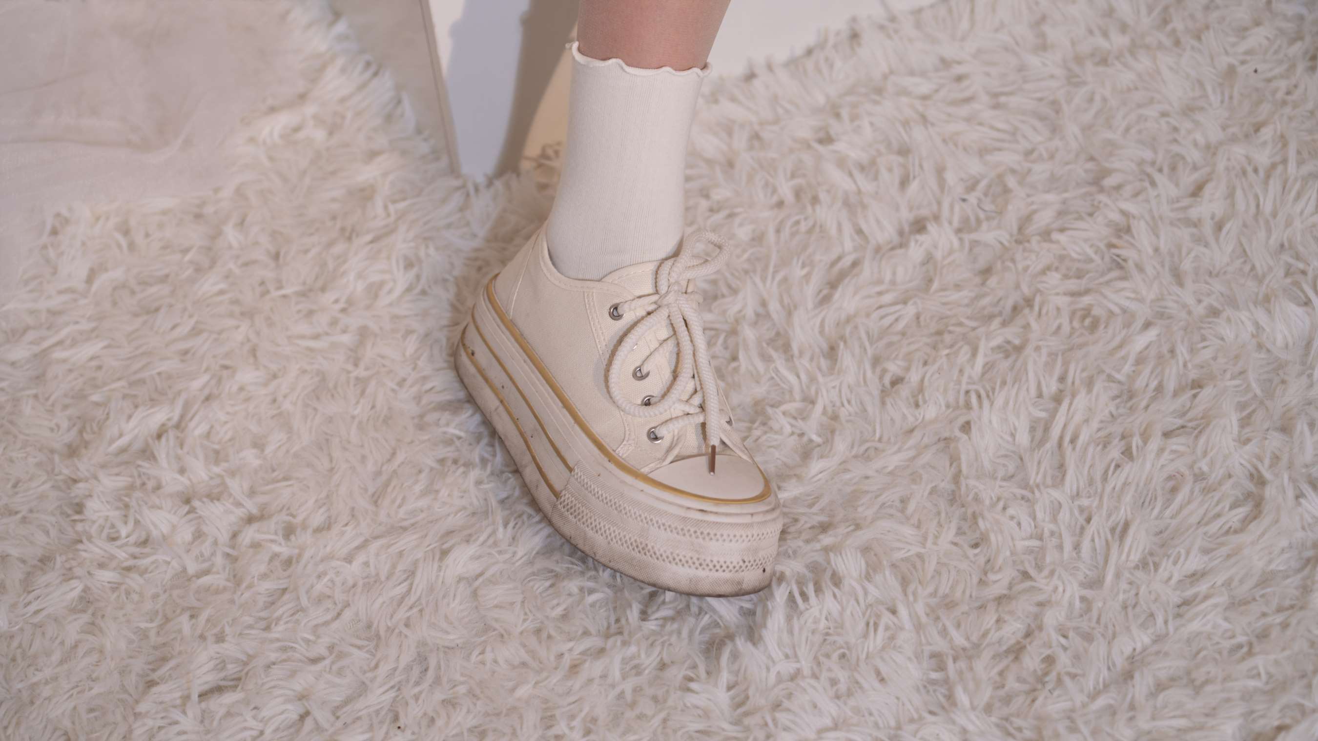 《璇璇-帆布鞋白棉袜の肉丝》作品图