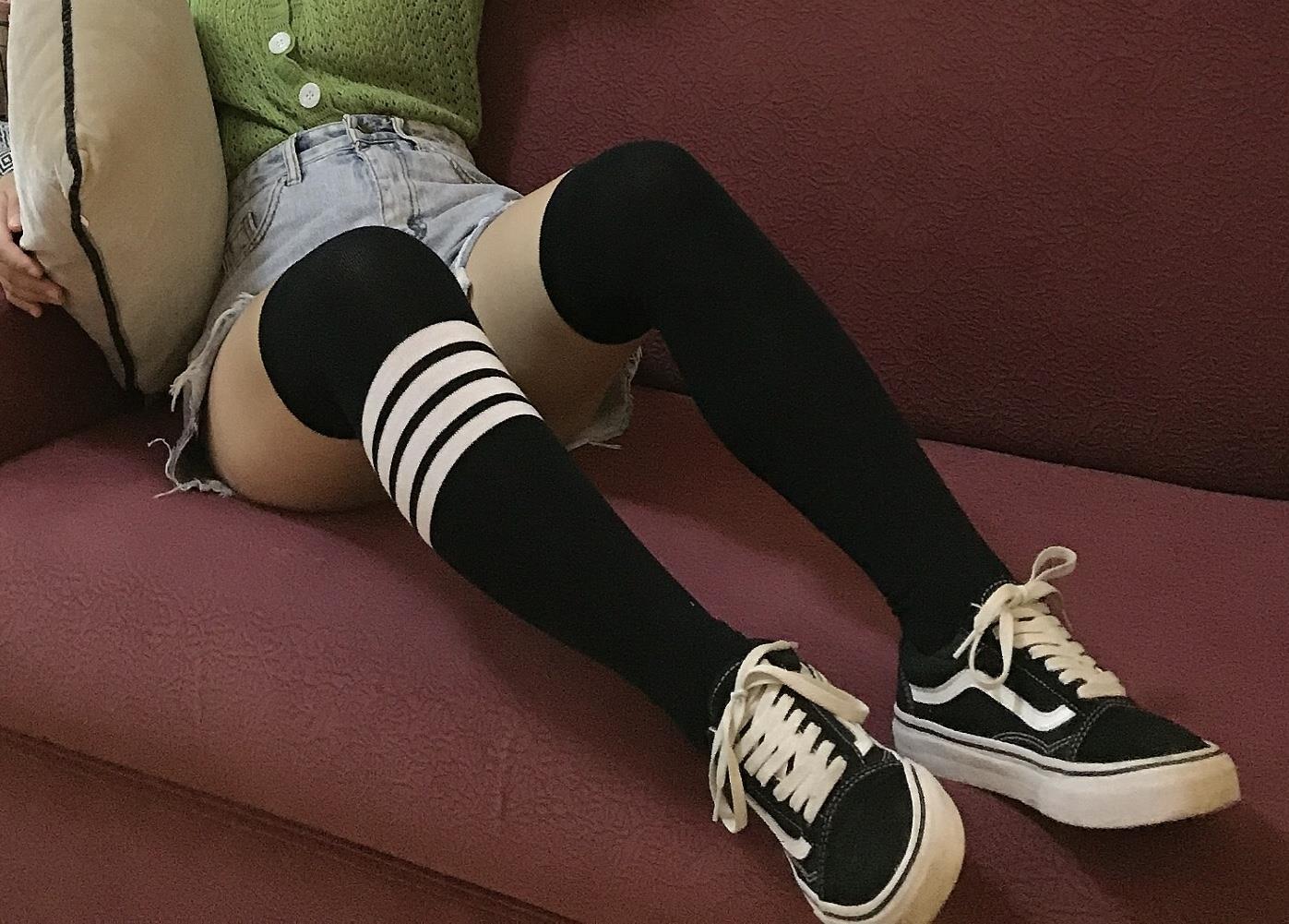 《学妹来家做客》作品图