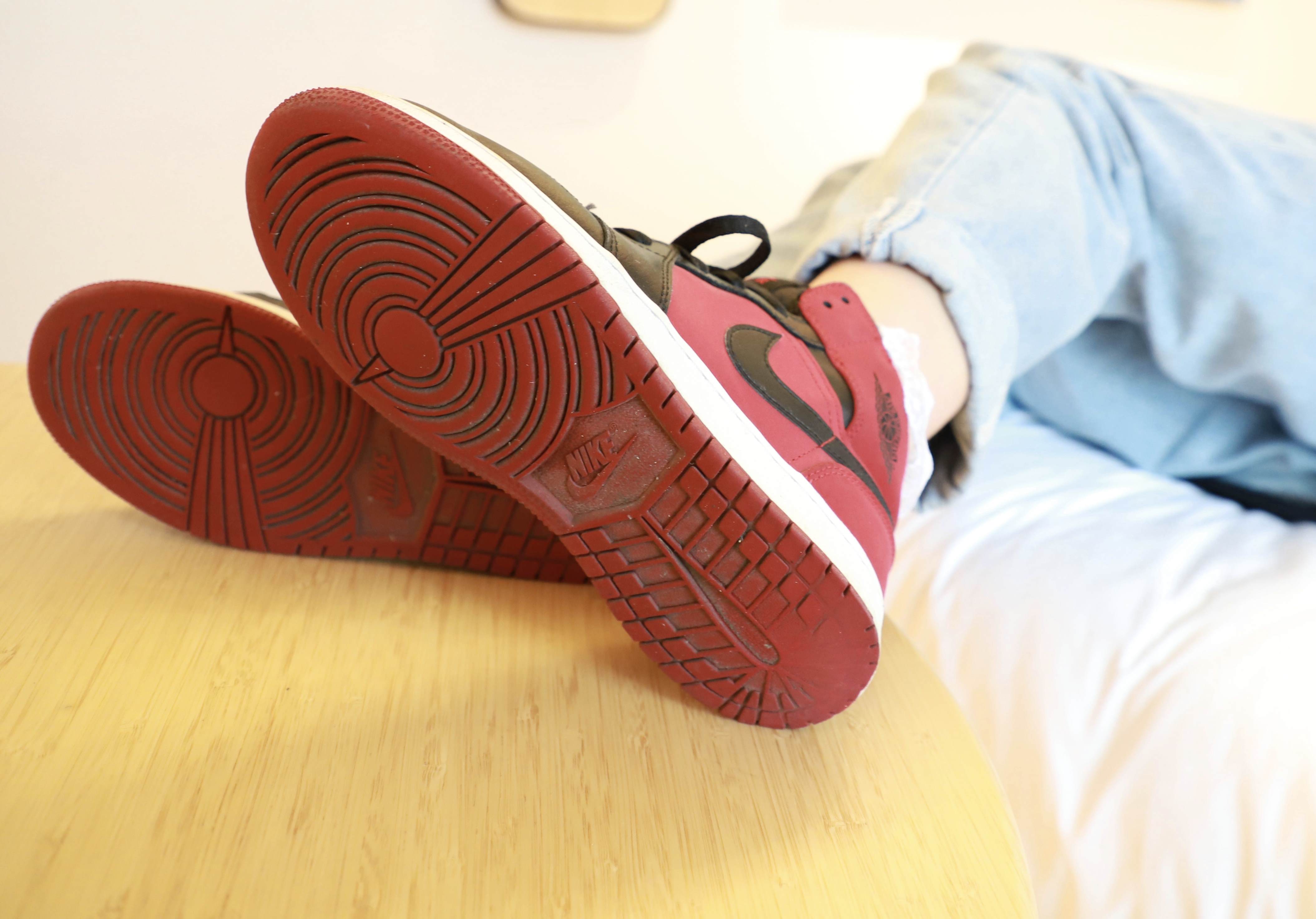 《球鞋公主袜の脱袜图》作品图