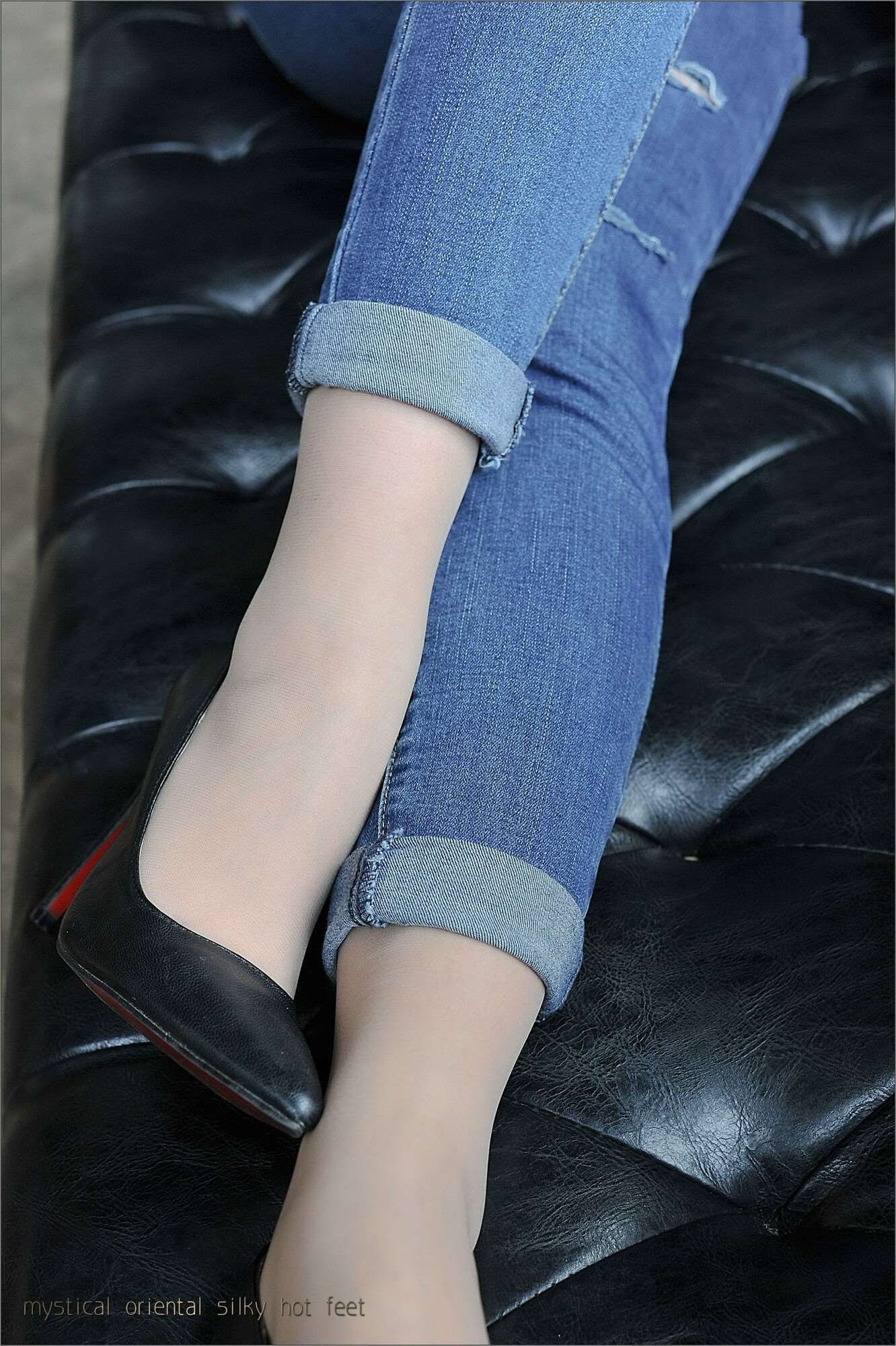 《开洞牛仔の高跟丝足》作品图