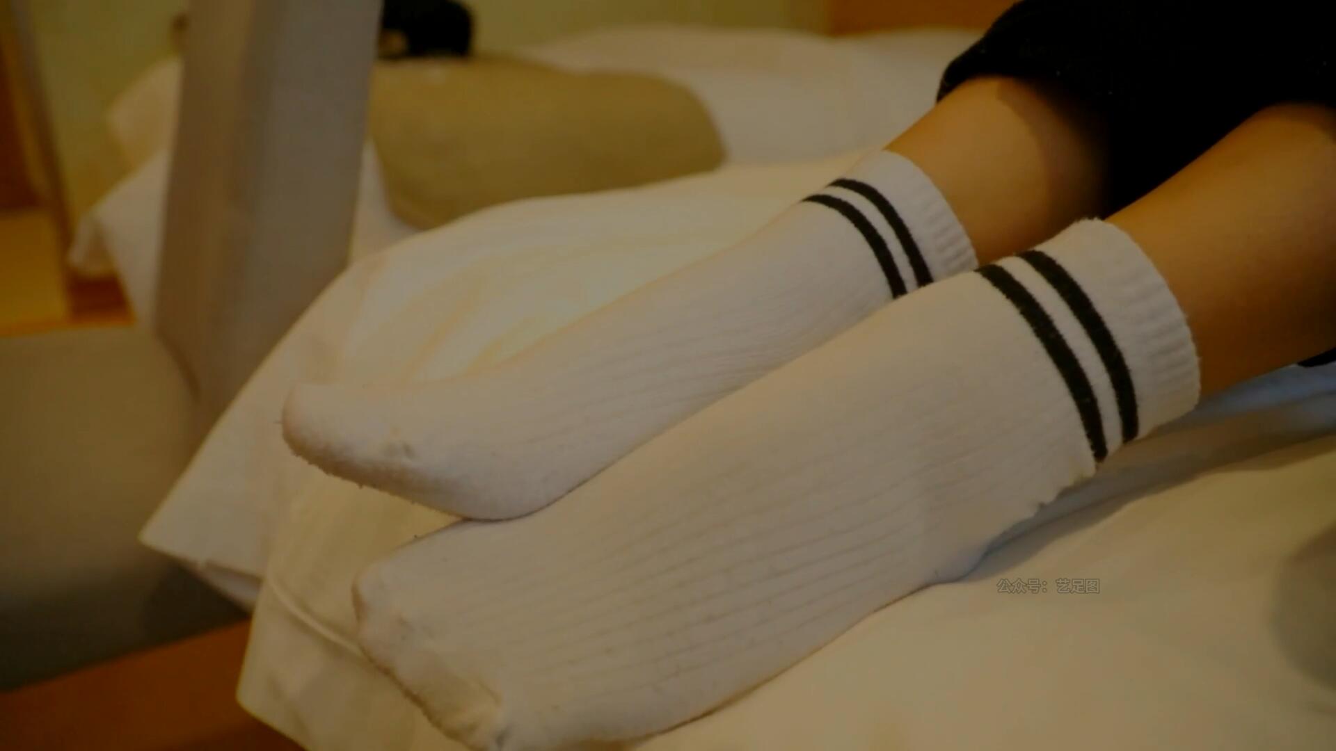 《[视频]少女板鞋の脏白棉袜》作品图