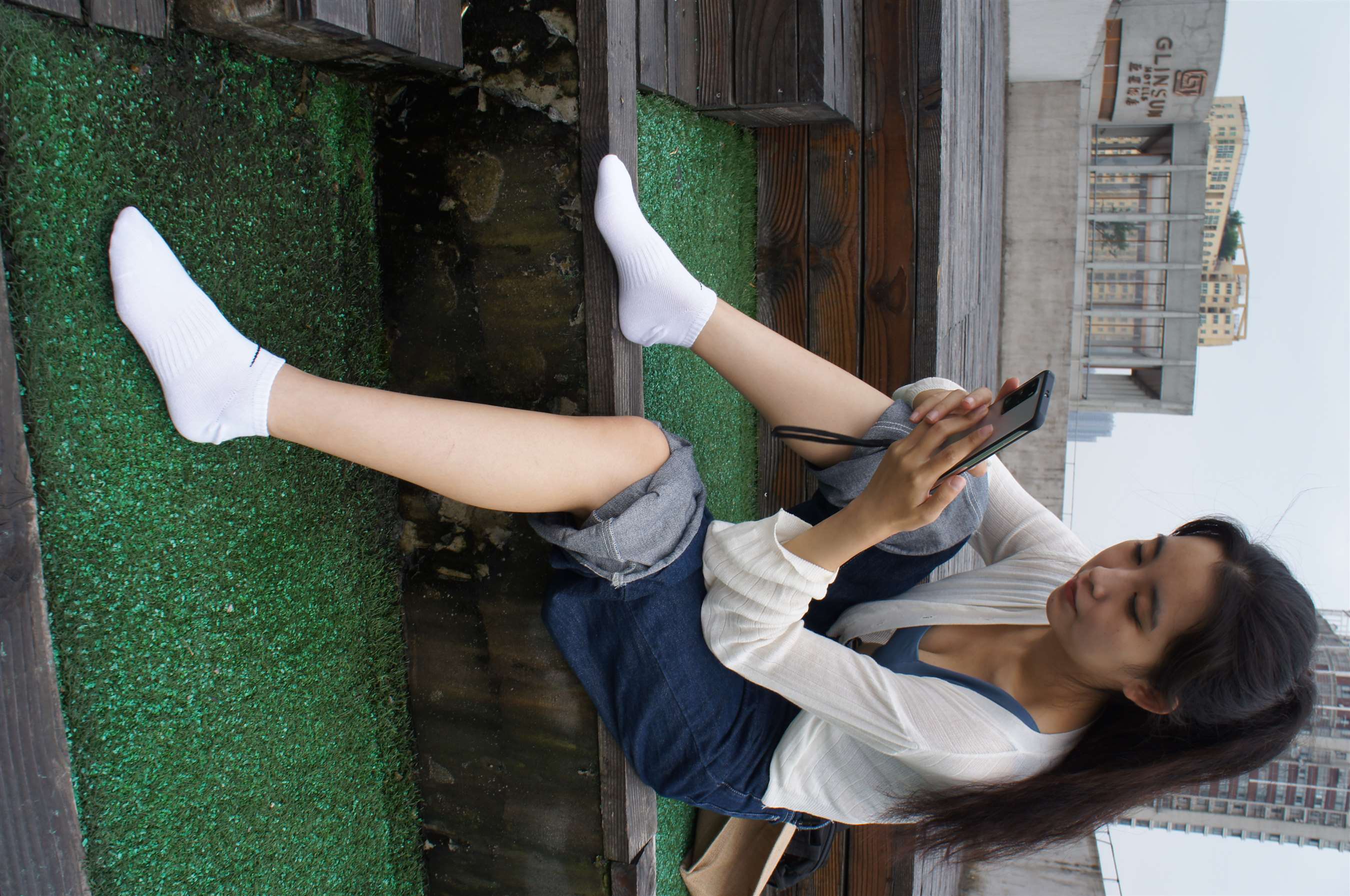 《天台牛仔の白棉袜脚》作品图