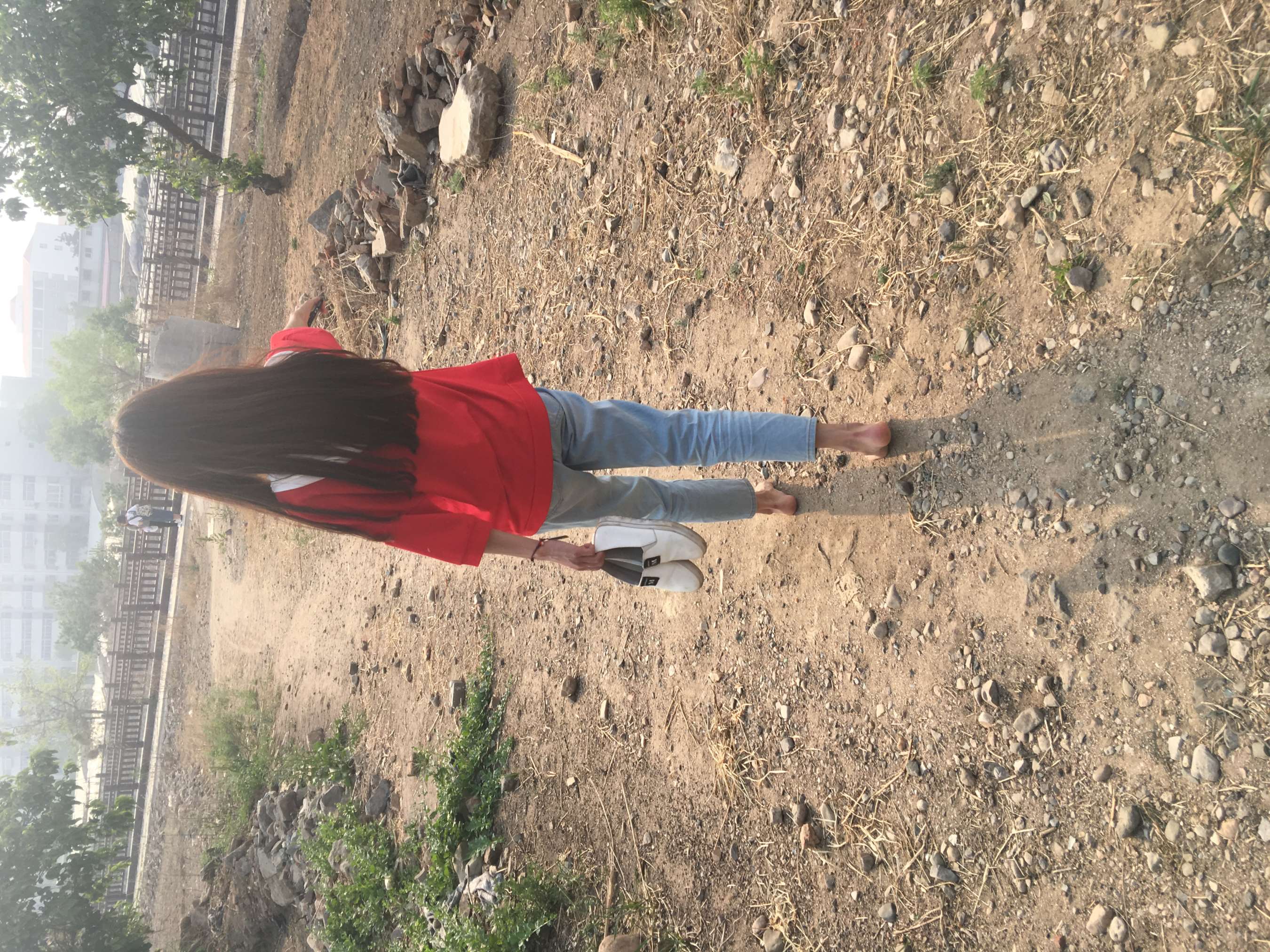 《师妹踩脏脚丫抬起来给你看哦》作品图