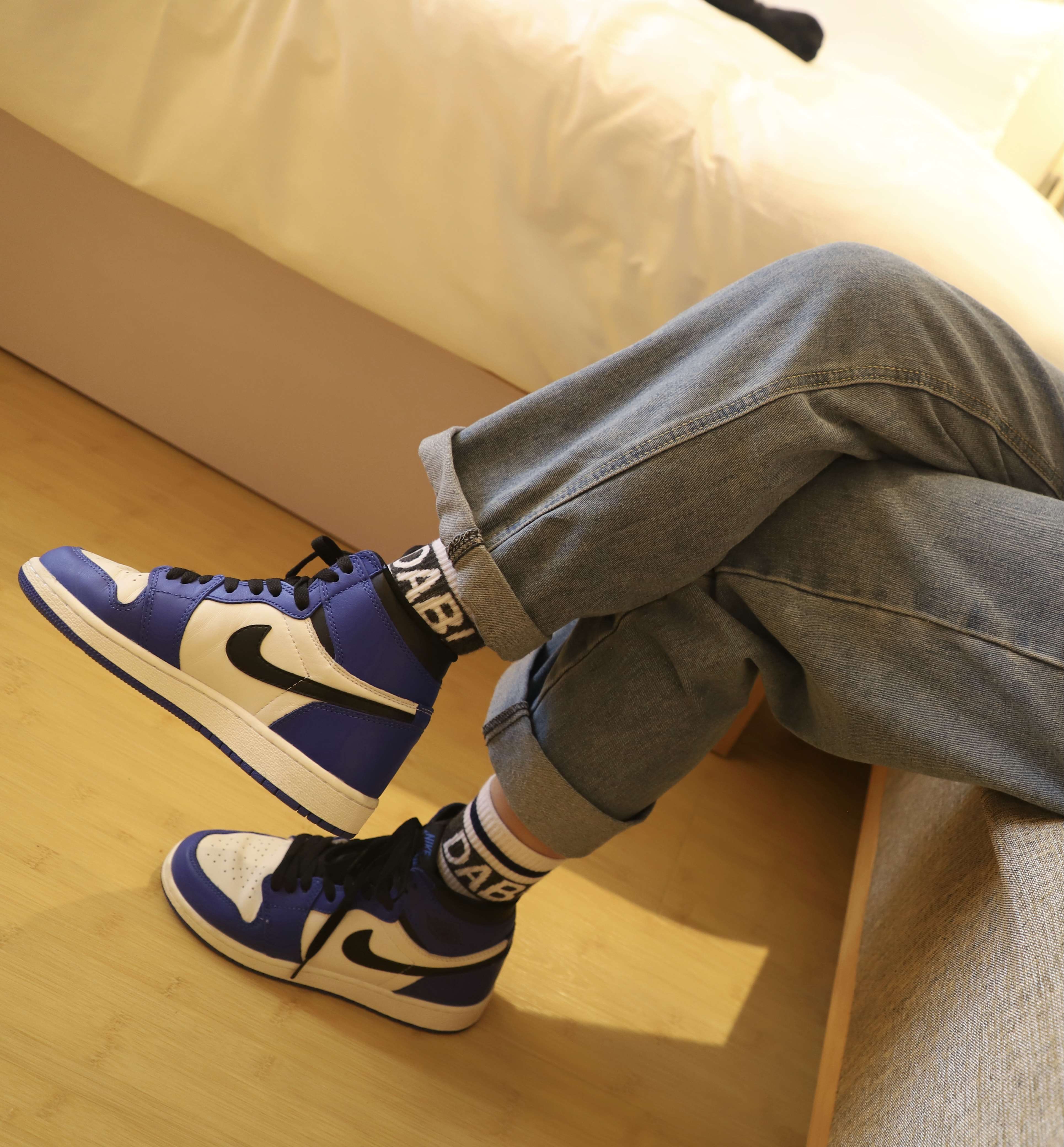 《牛仔の球鞋棉袜脚》作品图