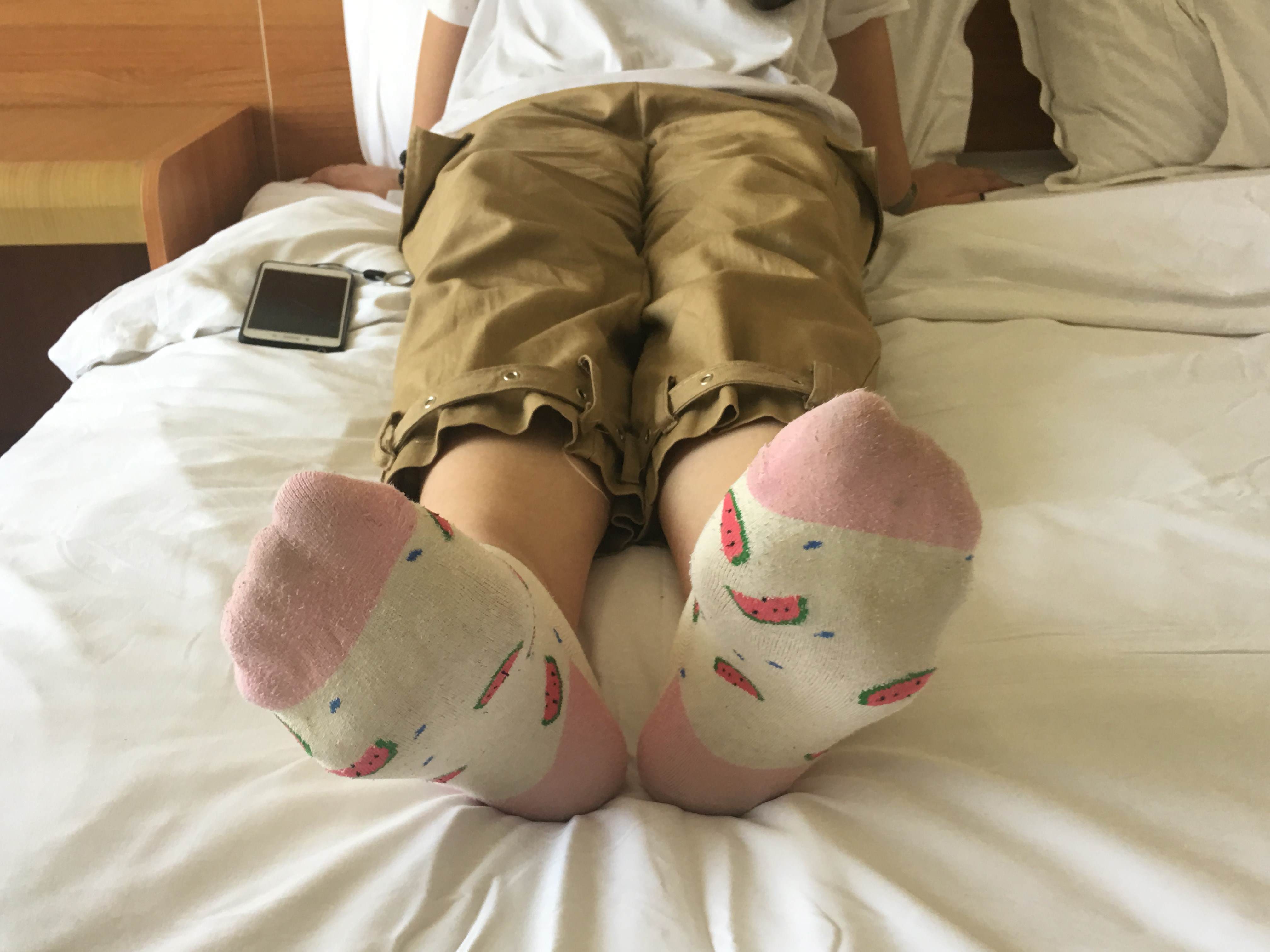 《肉肉少女的发黄开洞棉袜脚丫》作品图