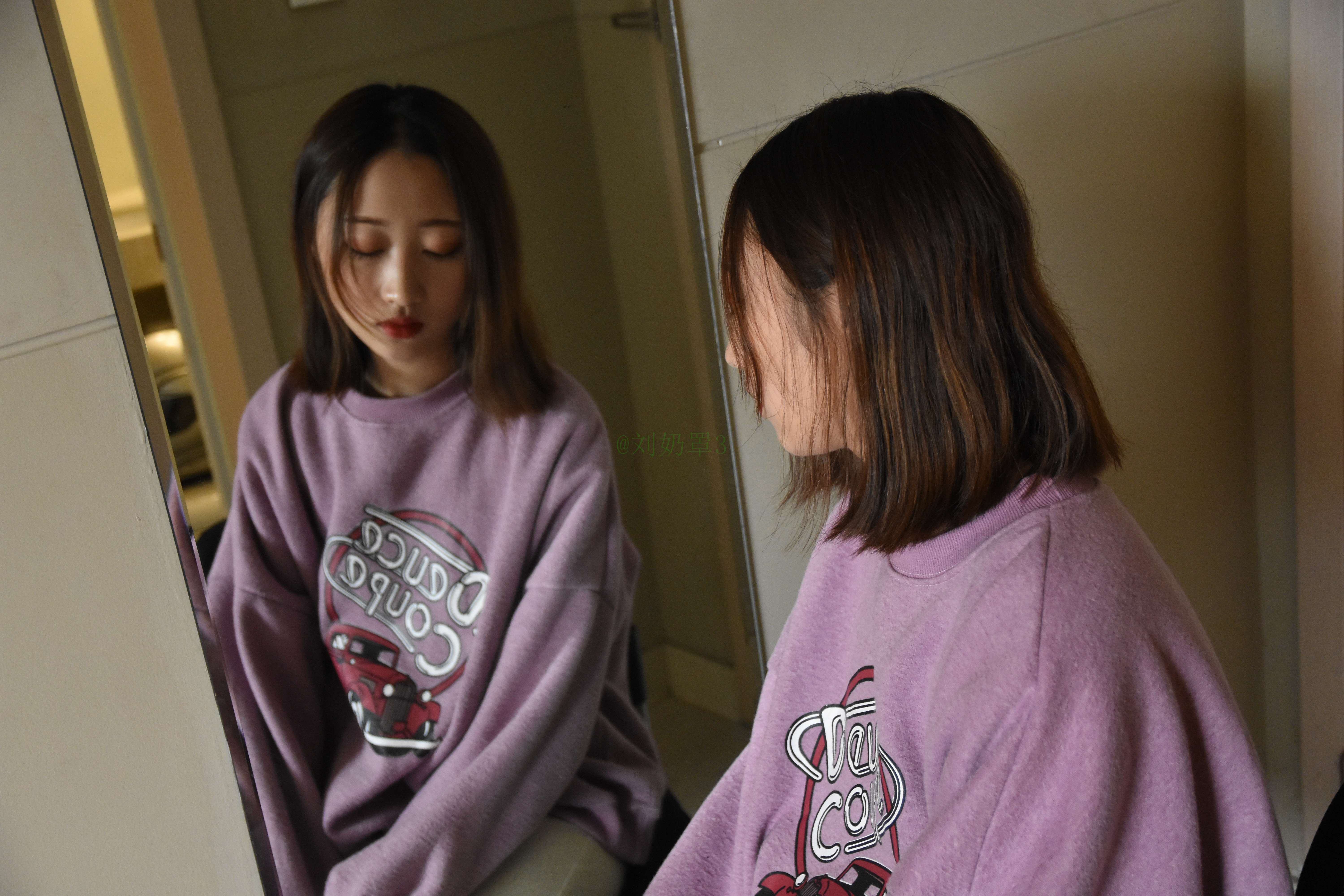 《小姐姐私房各种袜子换着拍》作品图