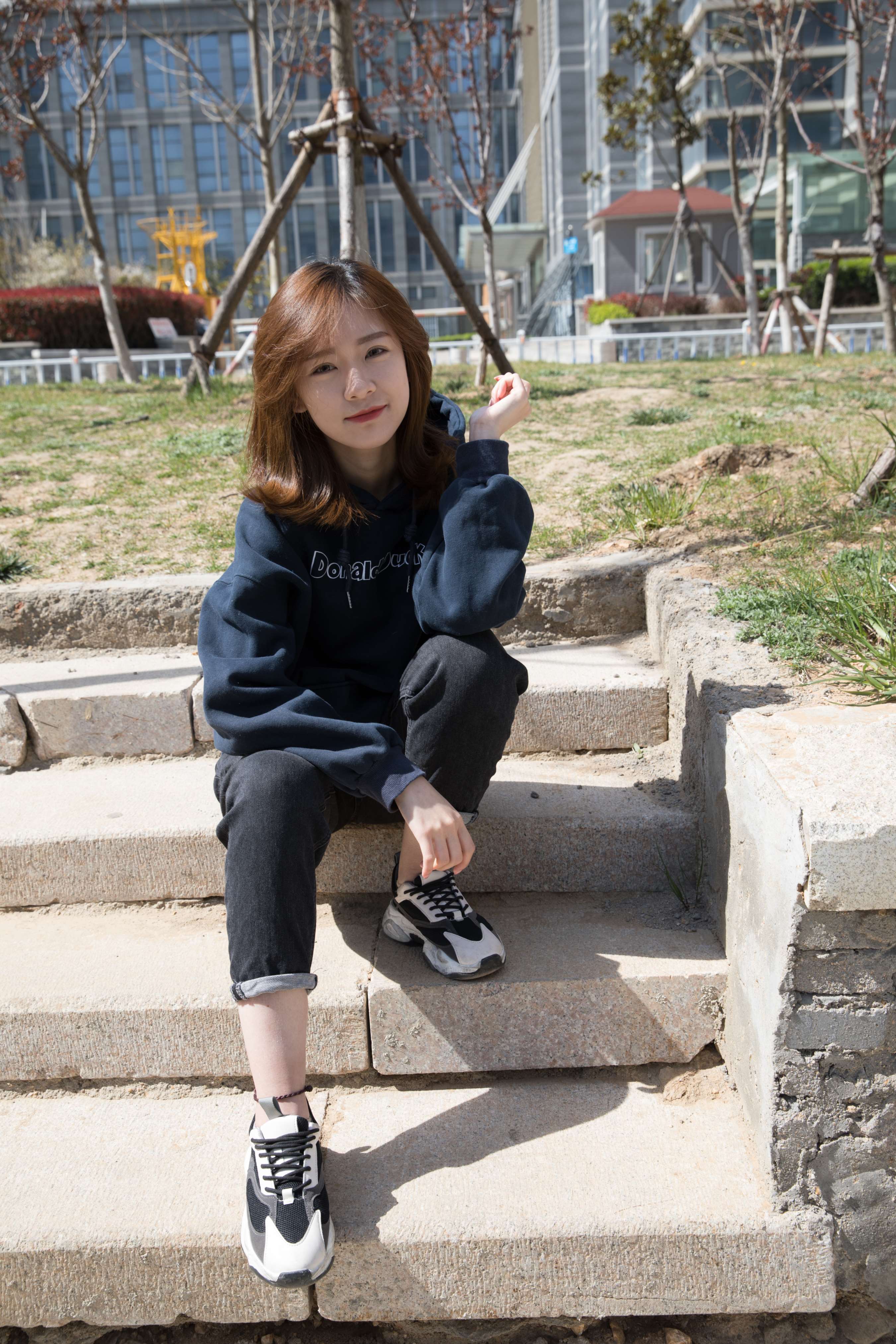 《婷婷小姐姐-与春天的拥抱》作品图