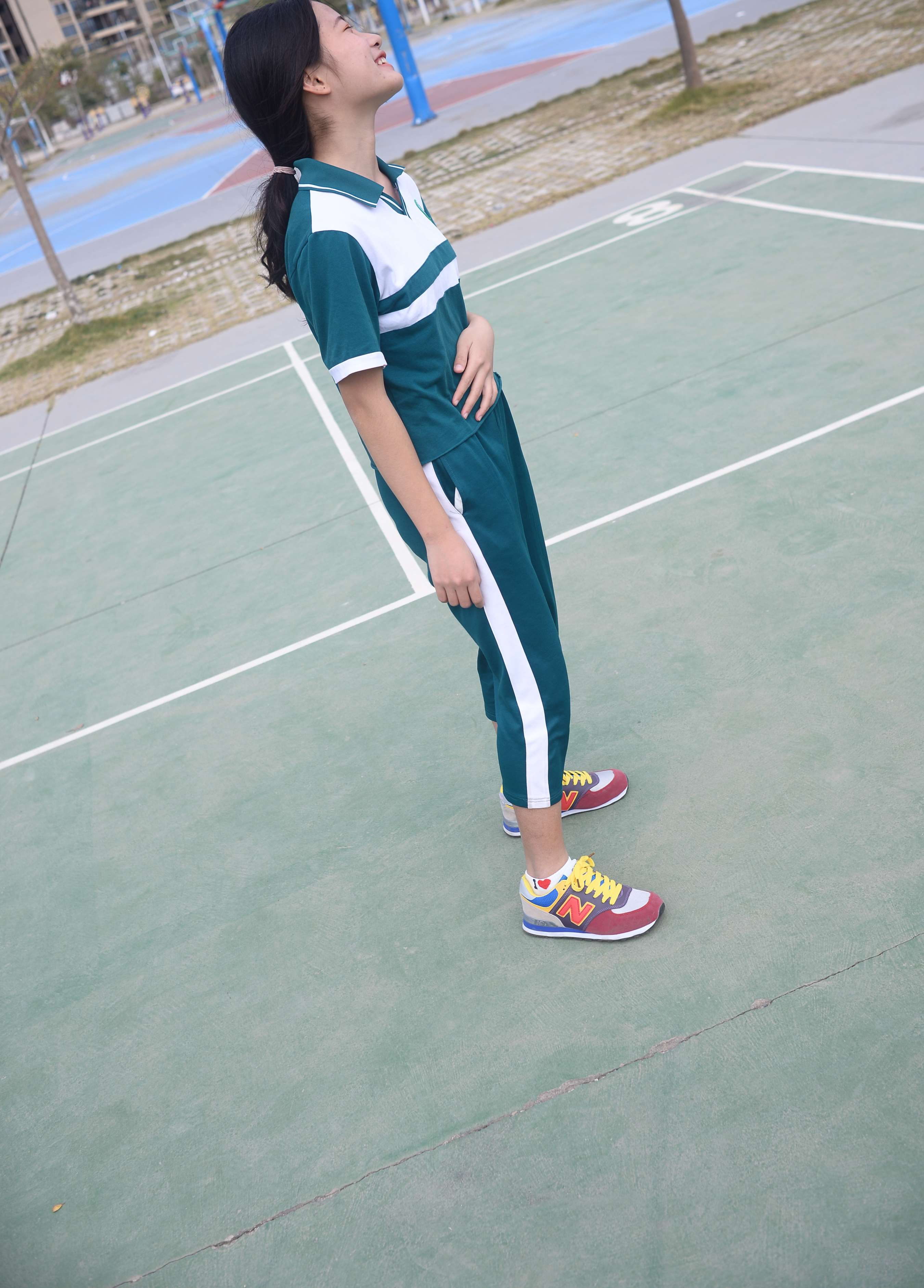 《周子琪 校服の棉袜脚》作品图