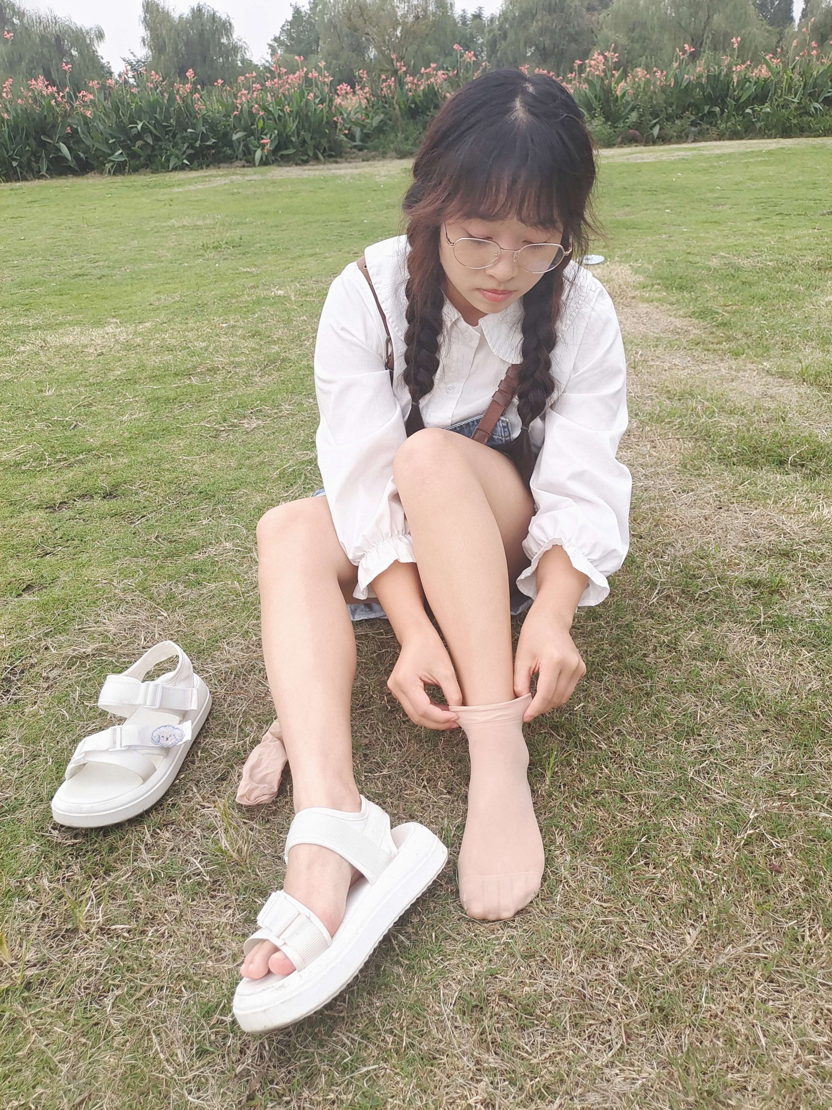 《宝儿 – 披着情绪的花》作品图