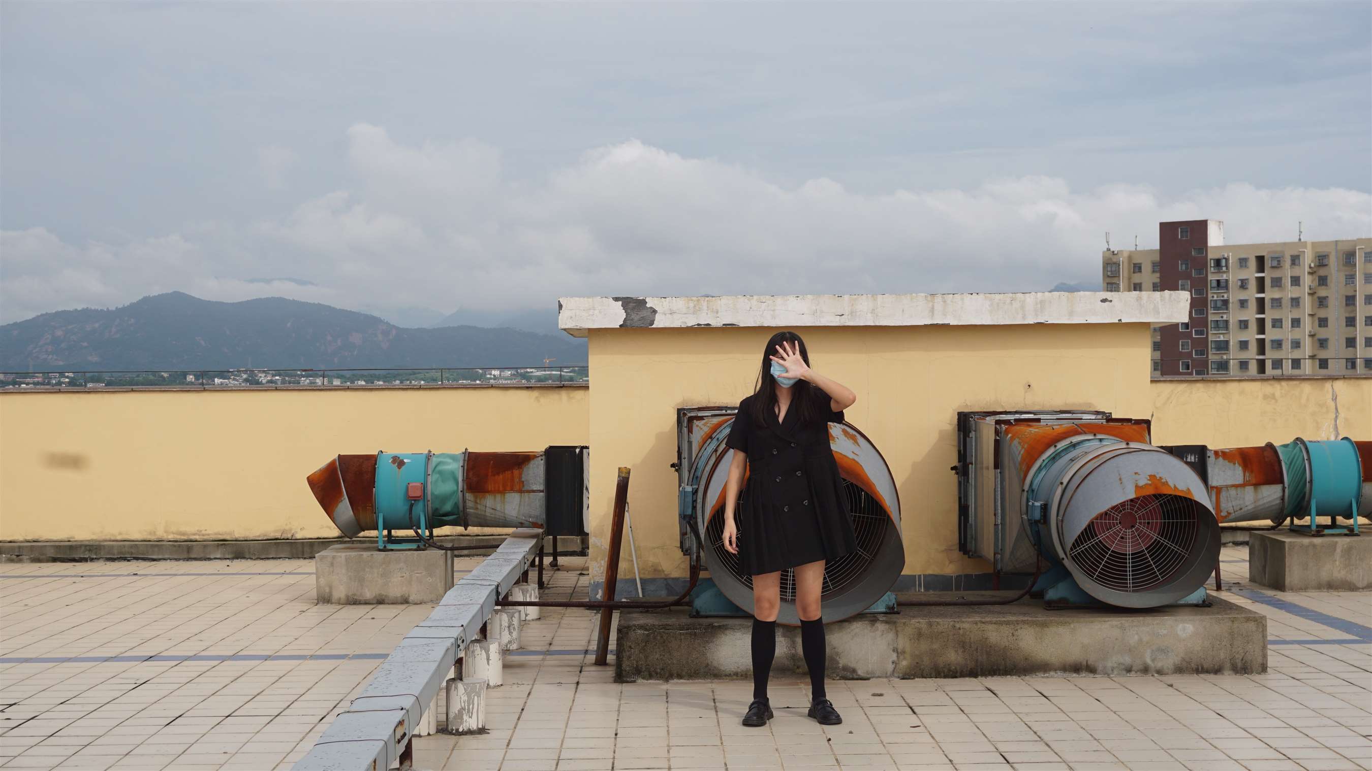 《天台眼镜少女》作品图