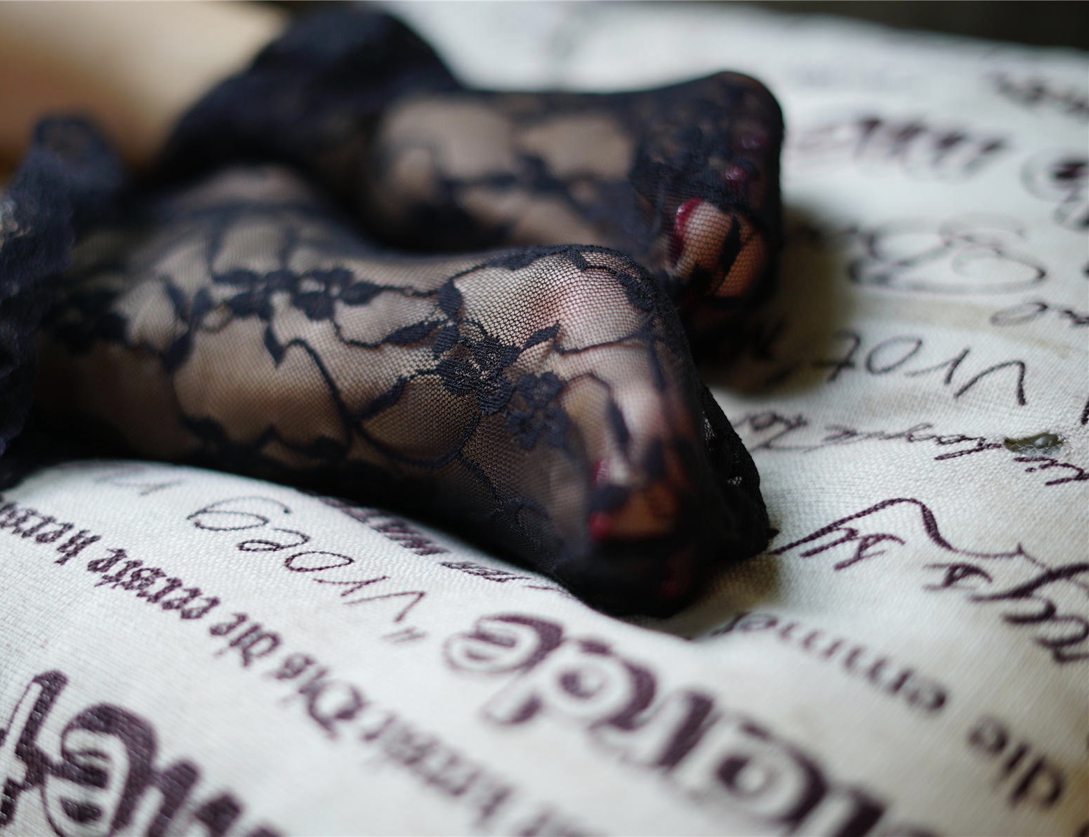 《蕾丝脚丫》作品图