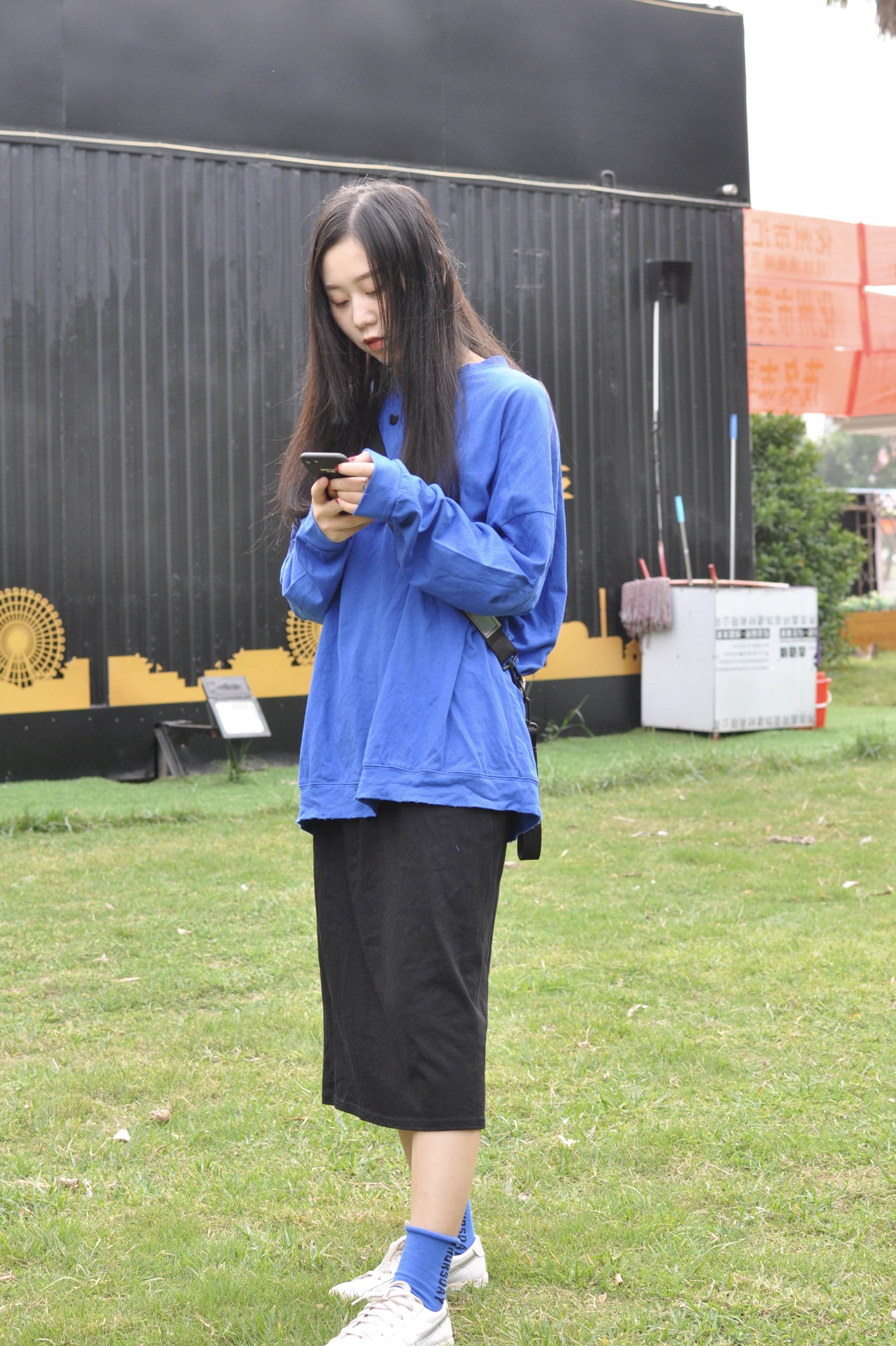 《喜欢蓝色的小姐姐》作品图