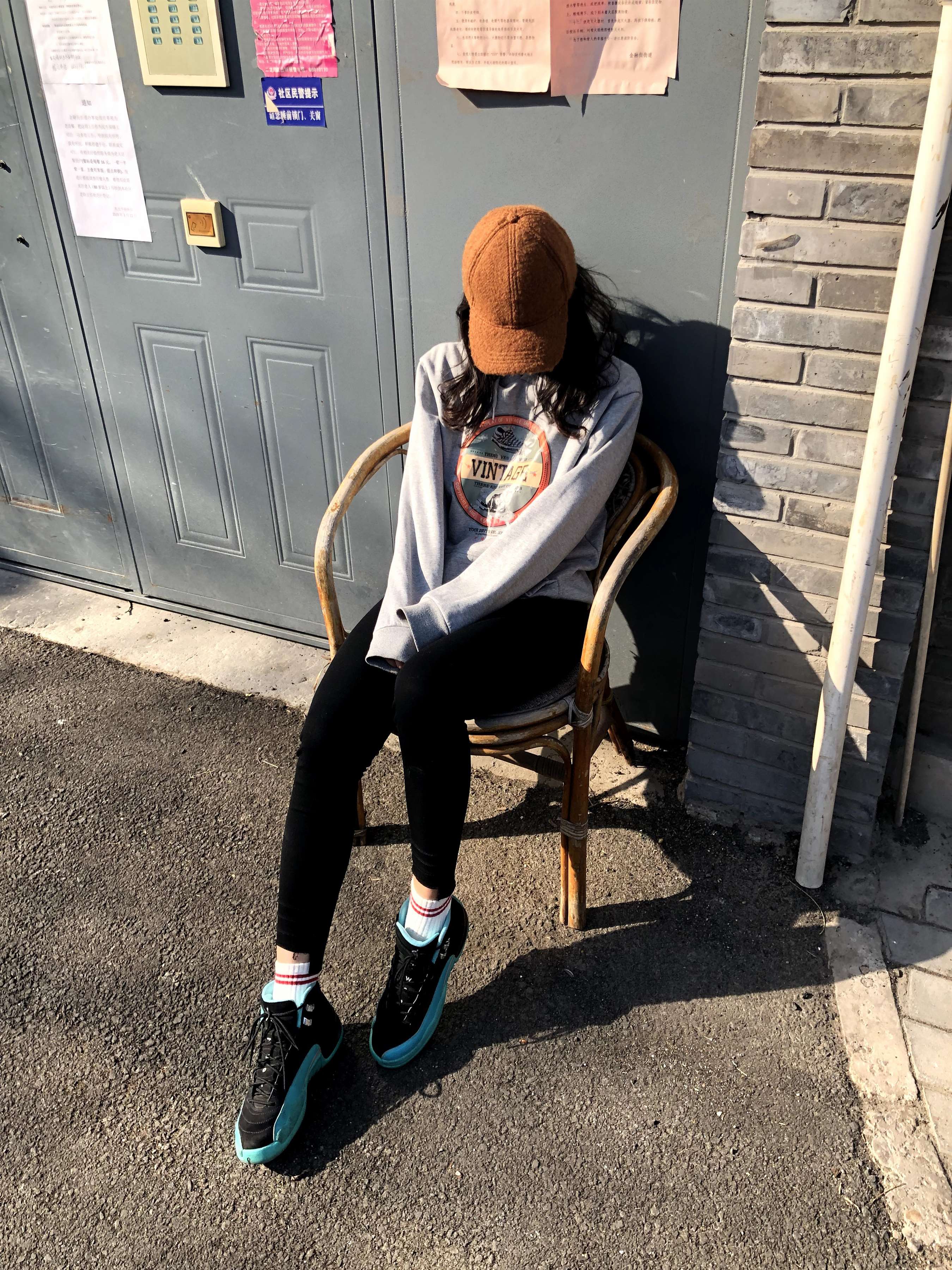 《户外露脚脚》作品图