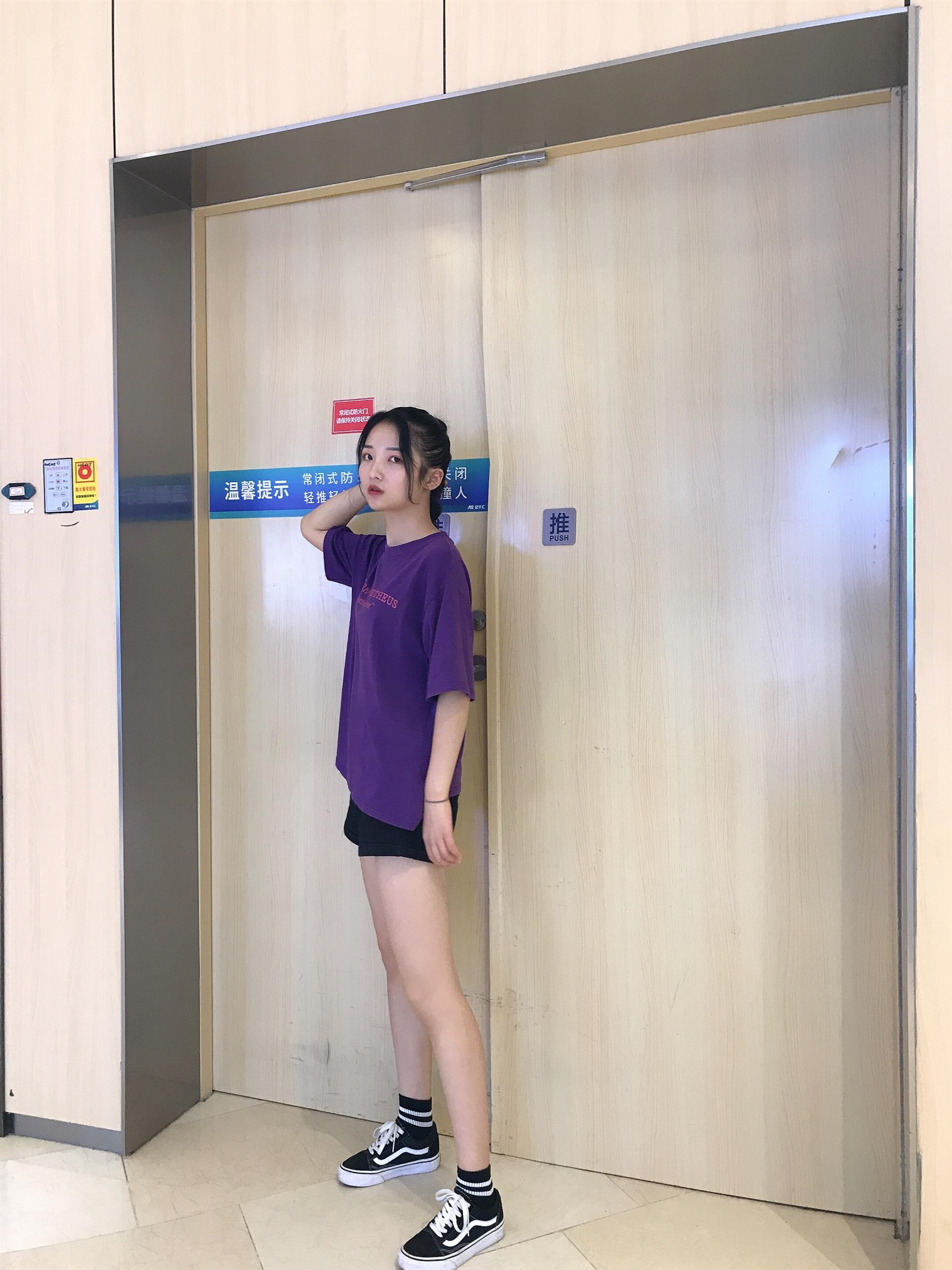 《商场越拍帆布鞋棉袜の裸足脚丫+5个视频》作品图