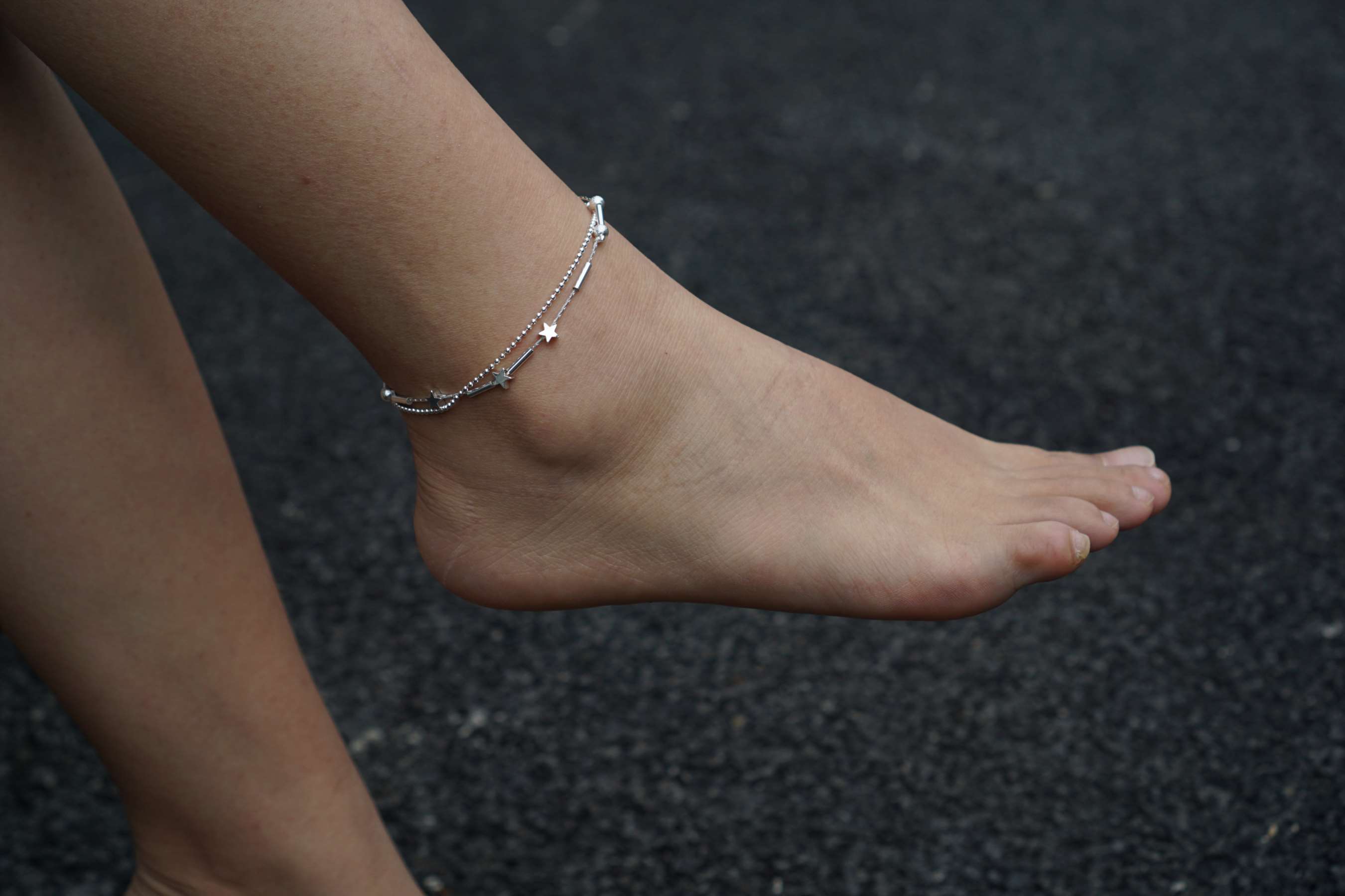 《小罗小姐姐创意园赤脚》作品图