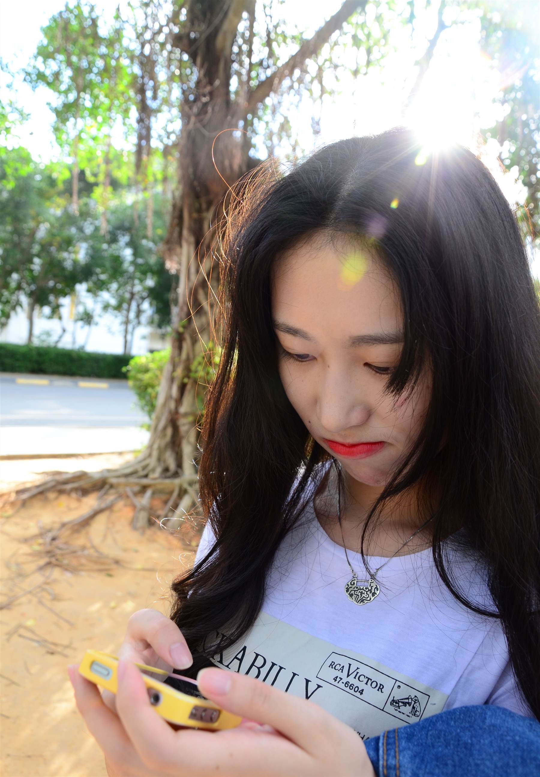 《校园帆布鞋の白锦袜》作品图