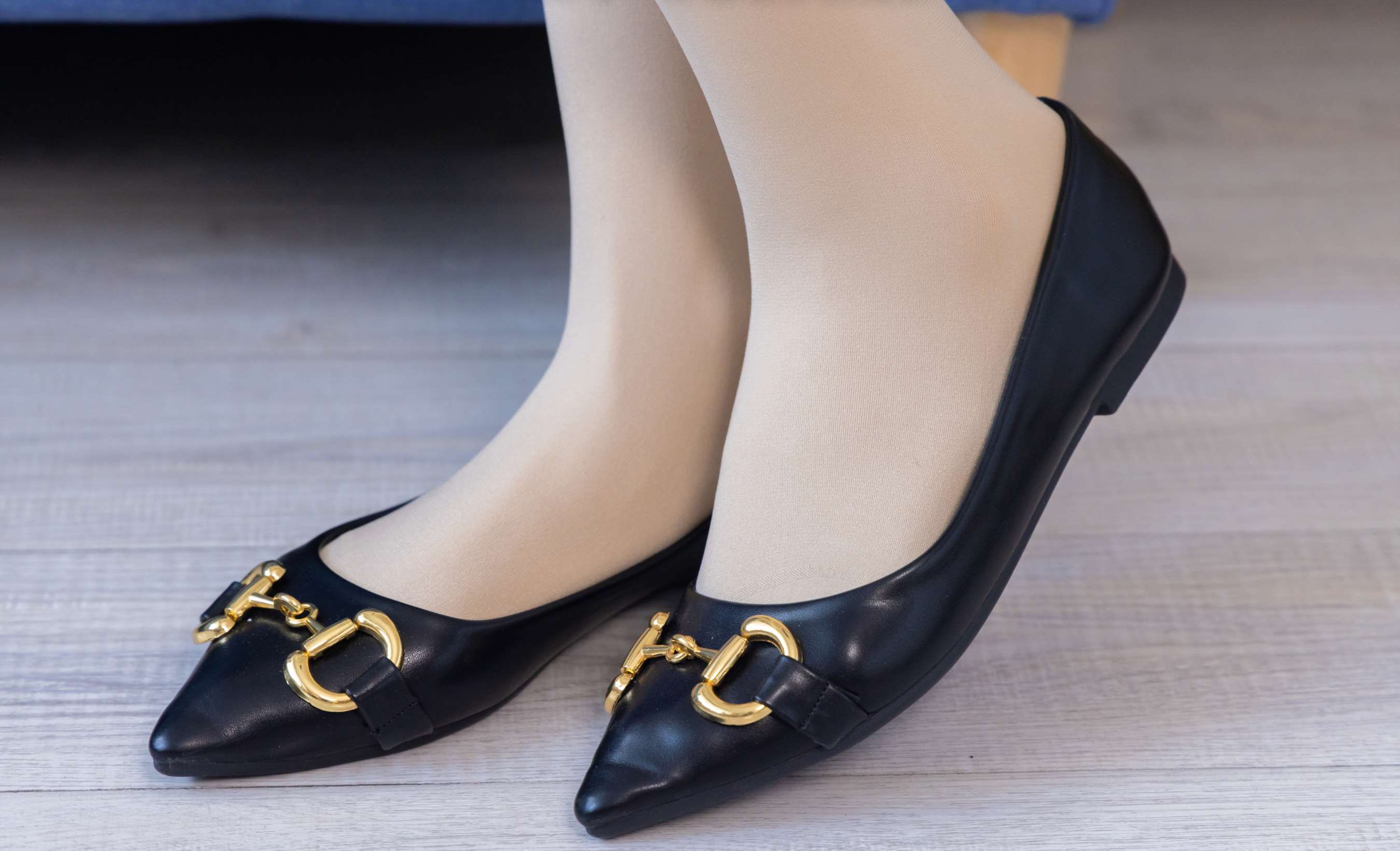 《芝士-平底鞋厚肉丝の裸足》作品图