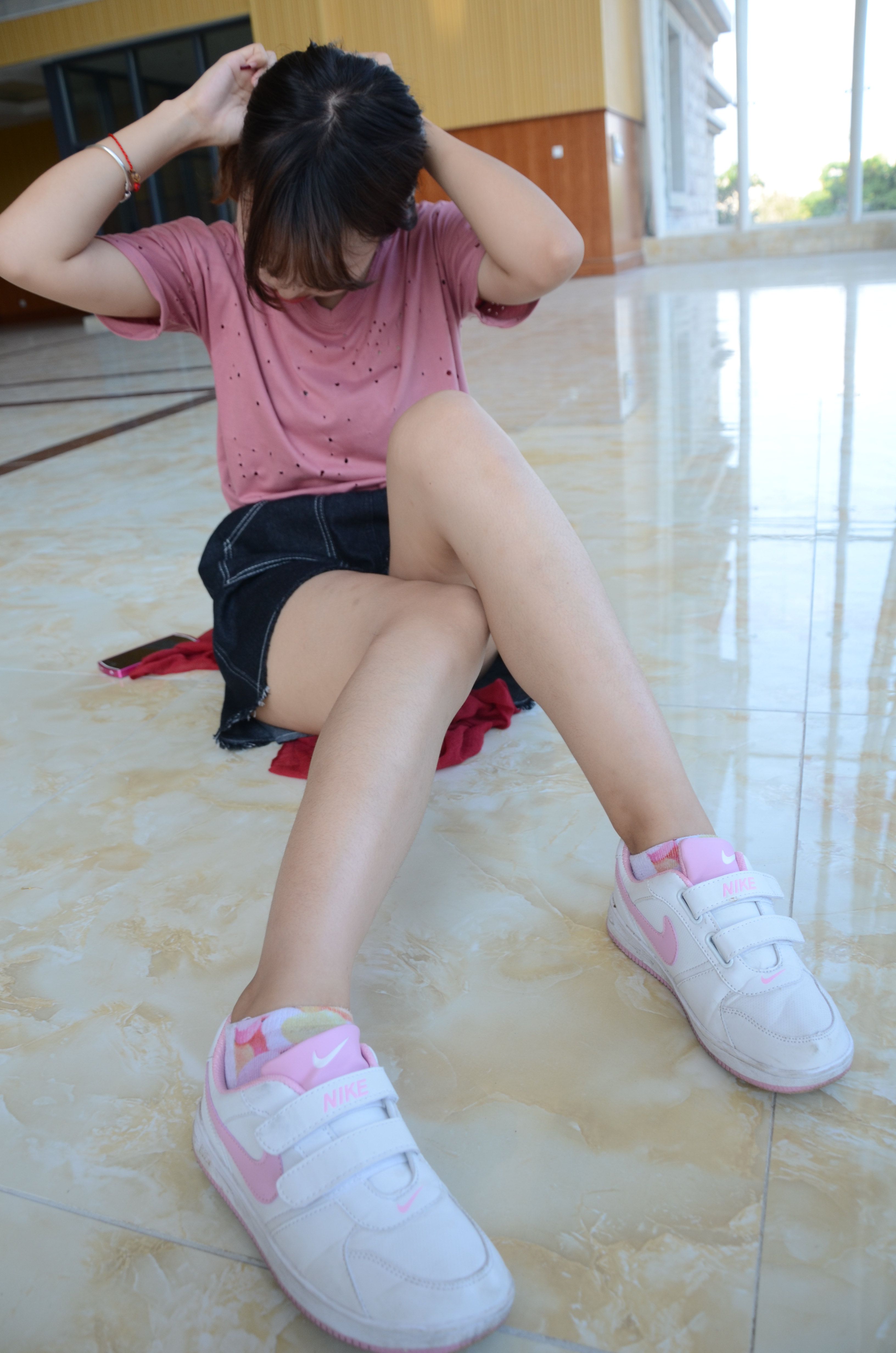 《大一板鞋棉袜脚》作品图