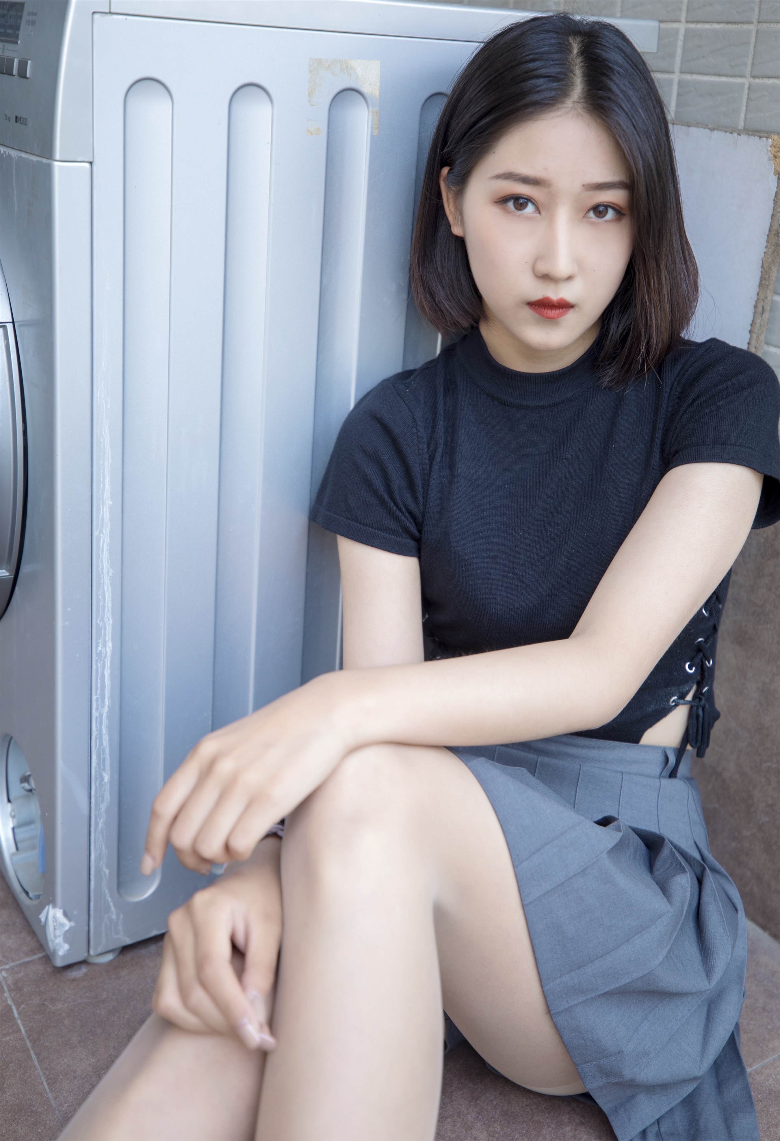 《小脏鞋の丝袜脚丫》作品图