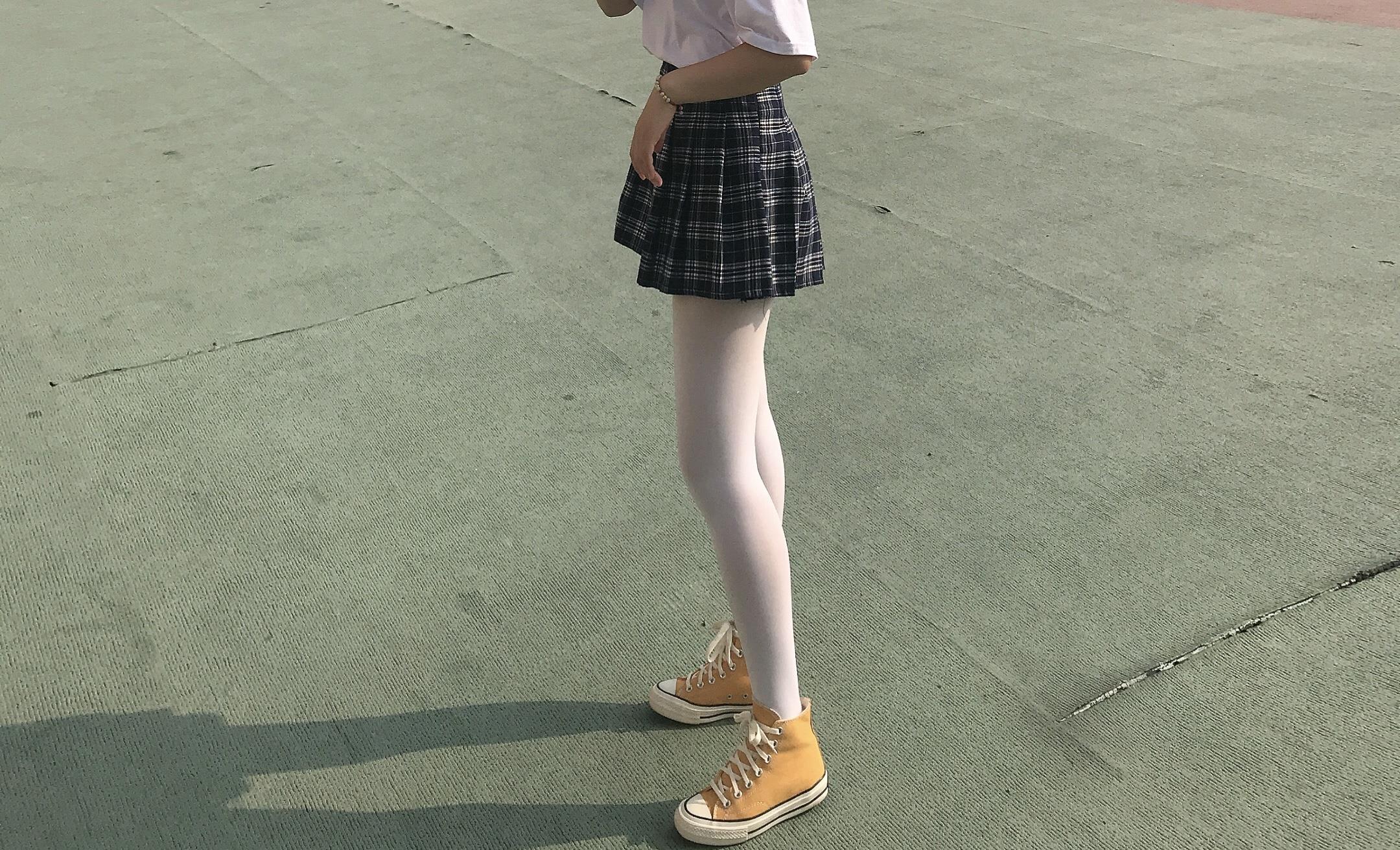 《操场丝袜の高帮帆布鞋+4个视频》作品图