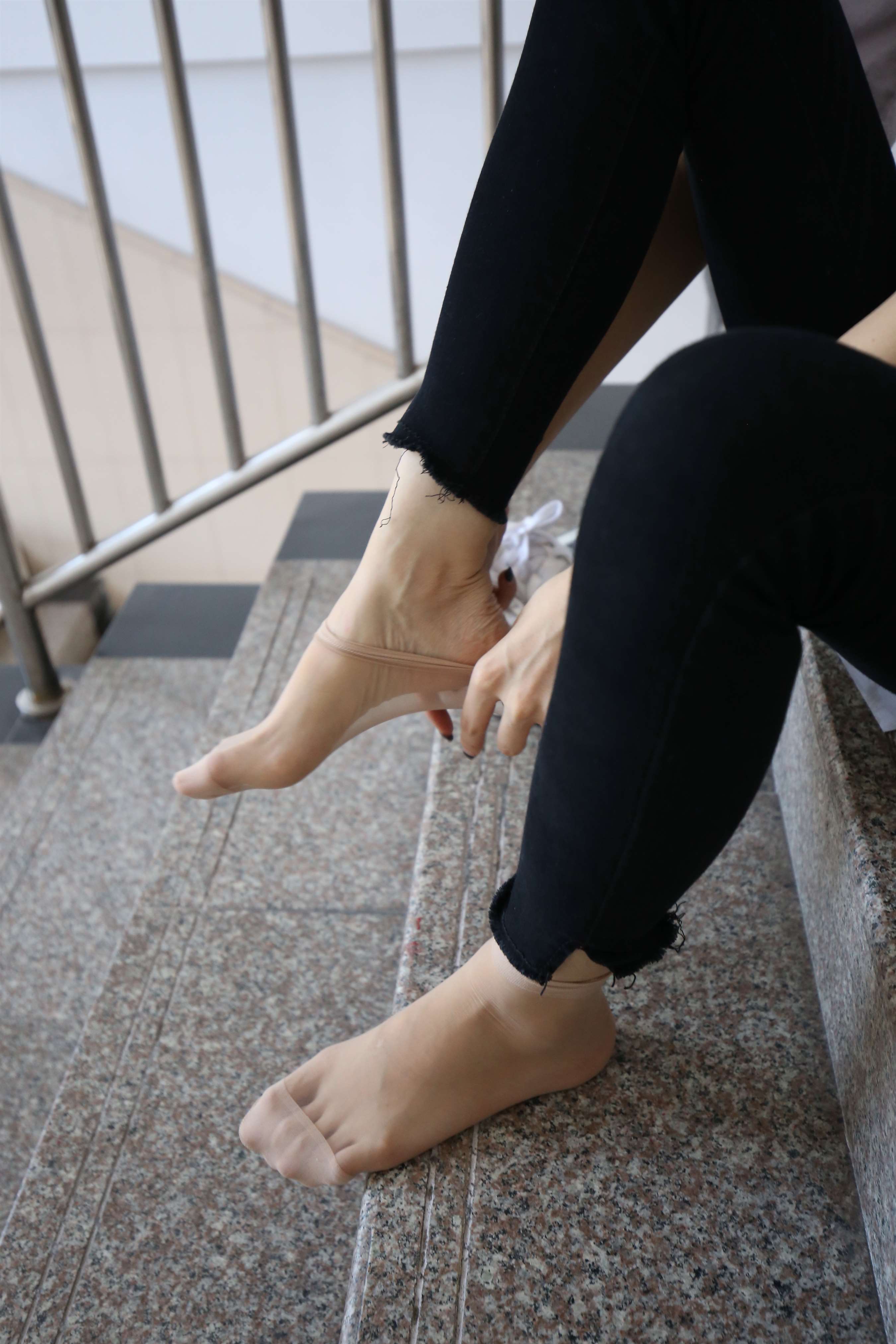 《学姐短丝脚丫【视频1个网盘下载】》作品图