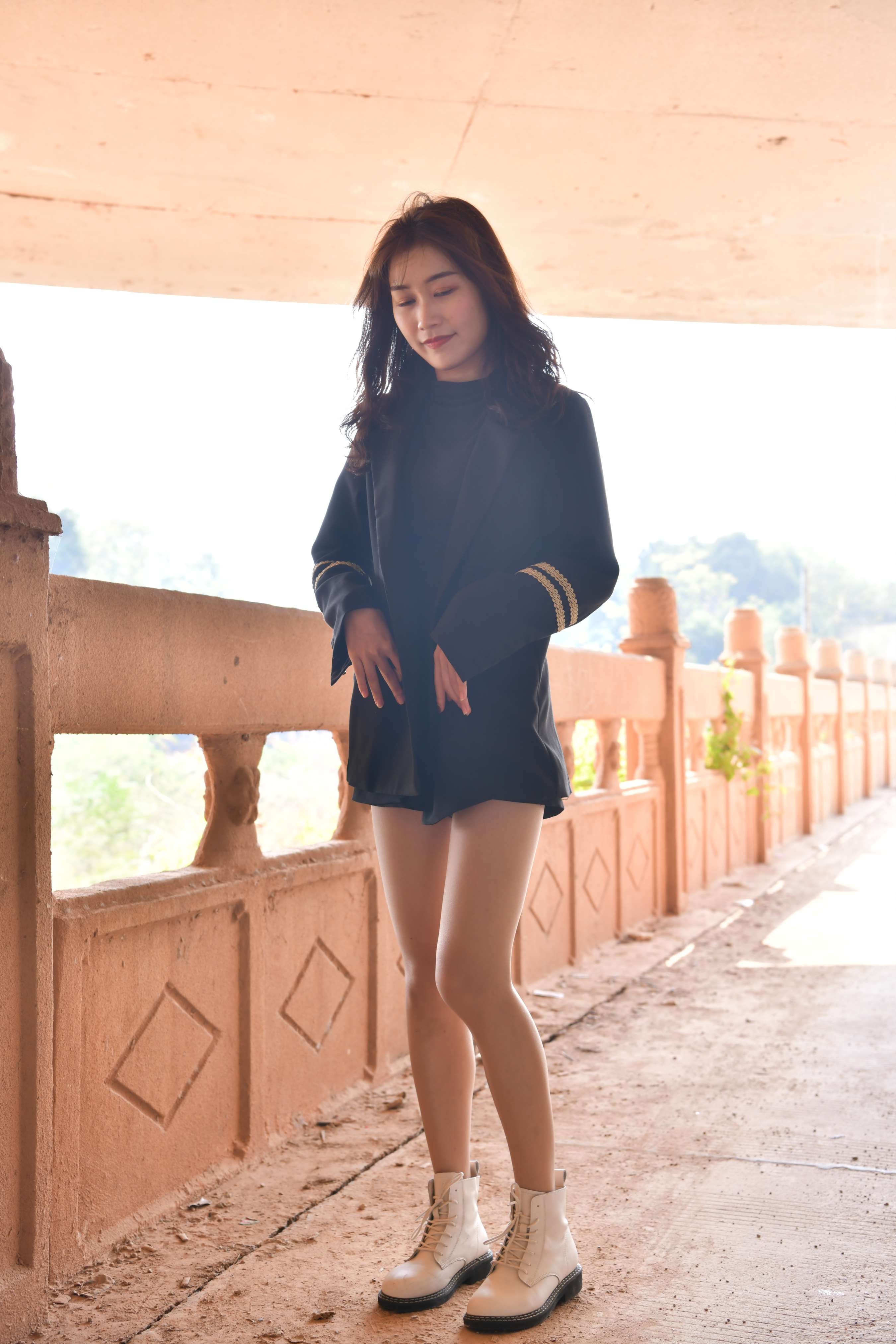 《马路边上的长腿学姐》作品图