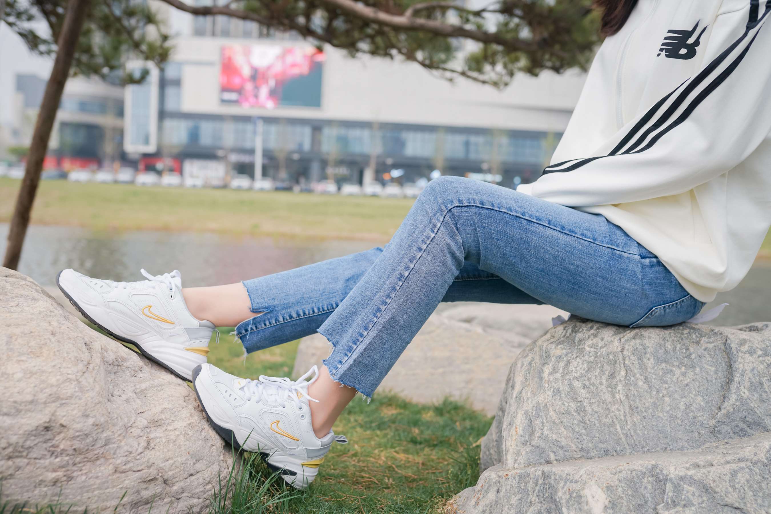 《学姐牛仔裤里丝》作品图