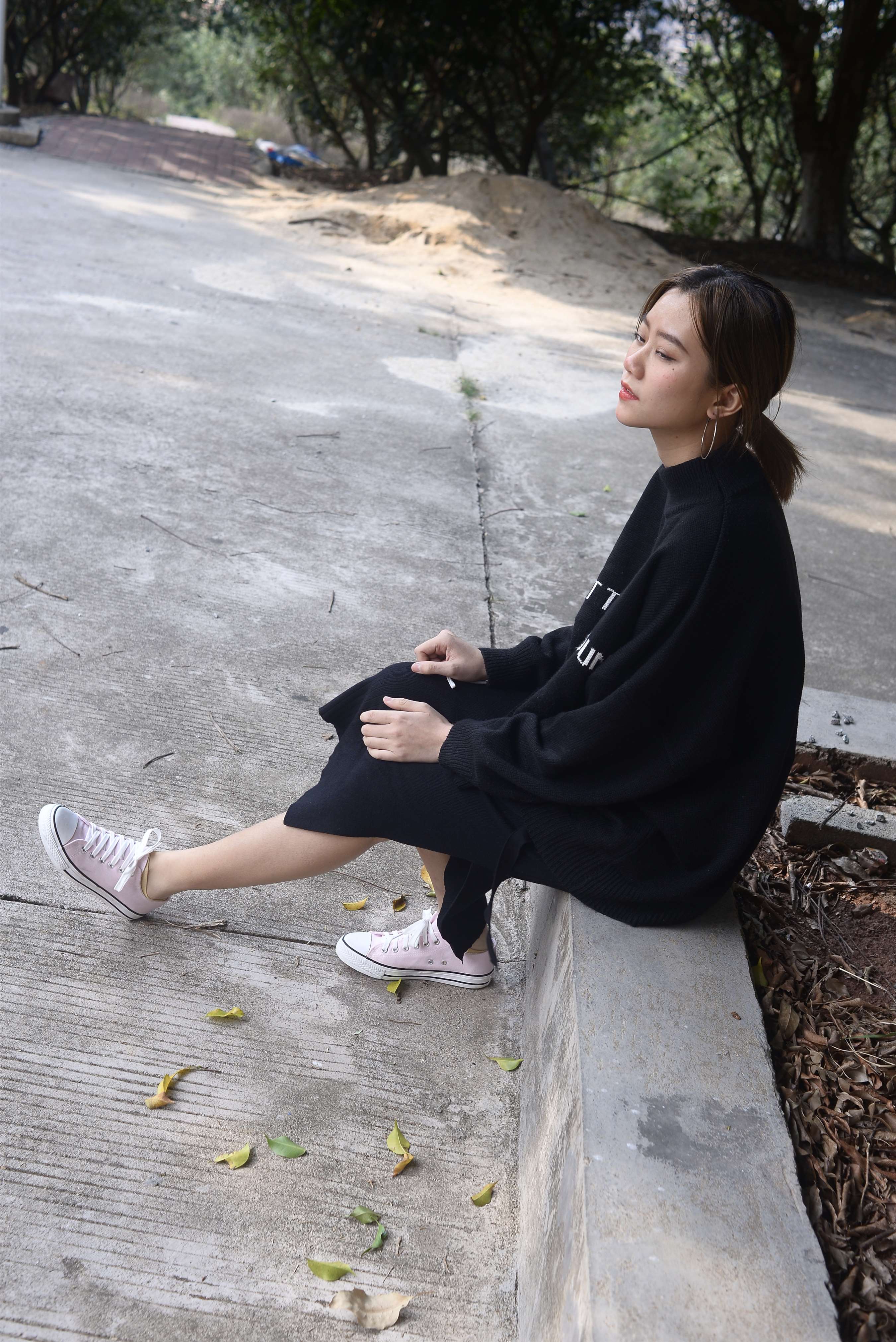 《树荫下的帆布鞋の棉袜脚+视频1个》作品图