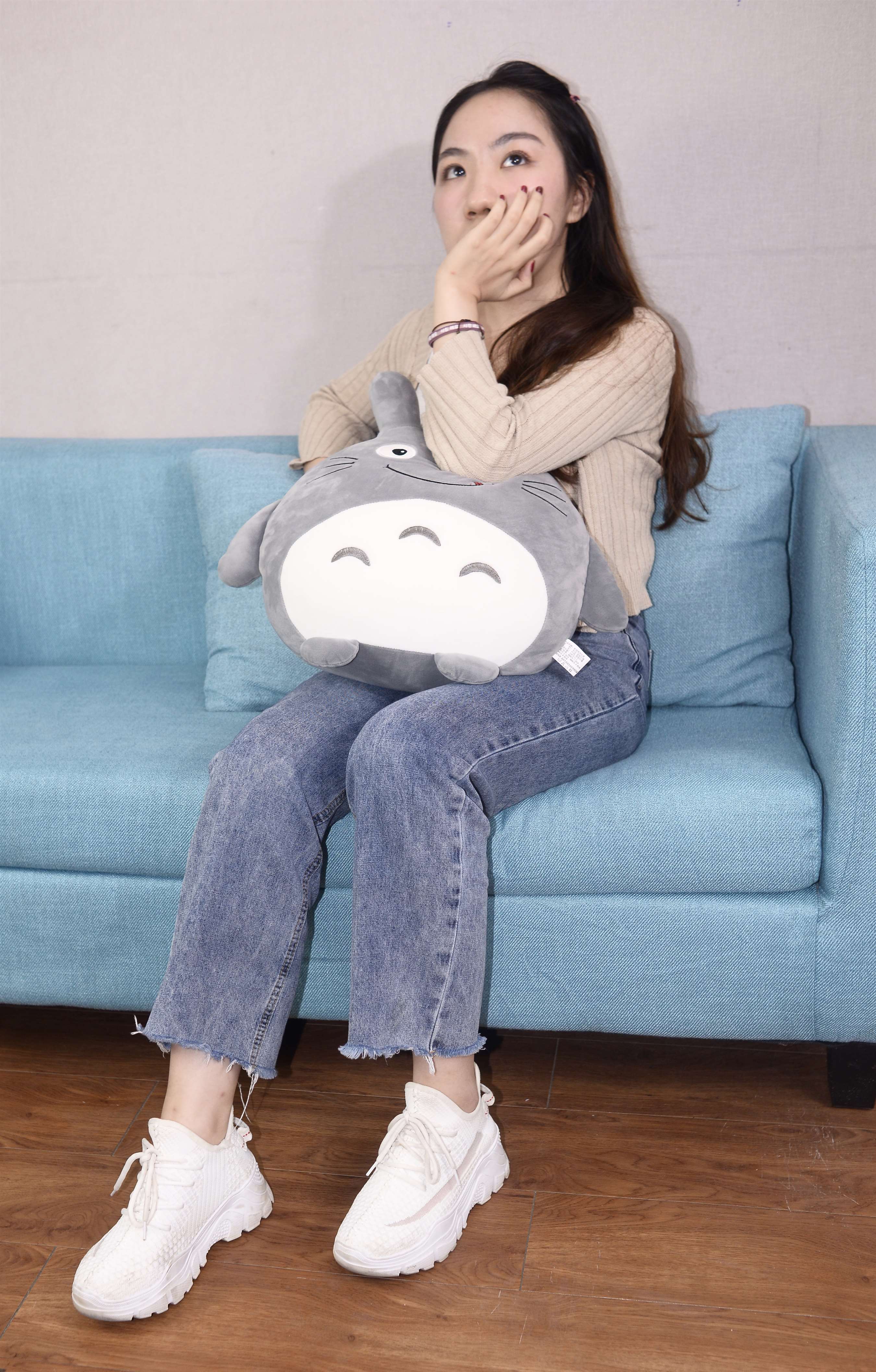 《全程玩手机的小姐姐》作品图