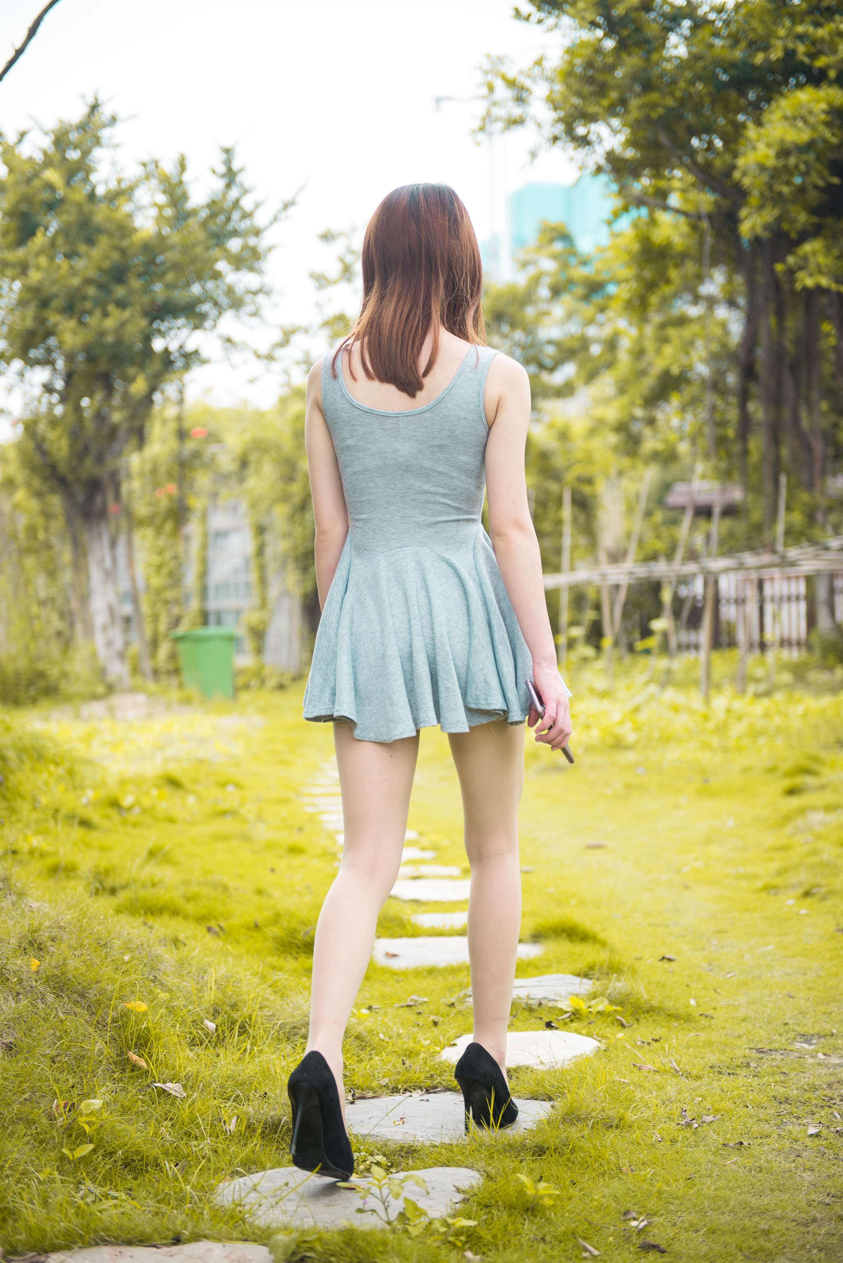 《高跟丝足少女》作品图