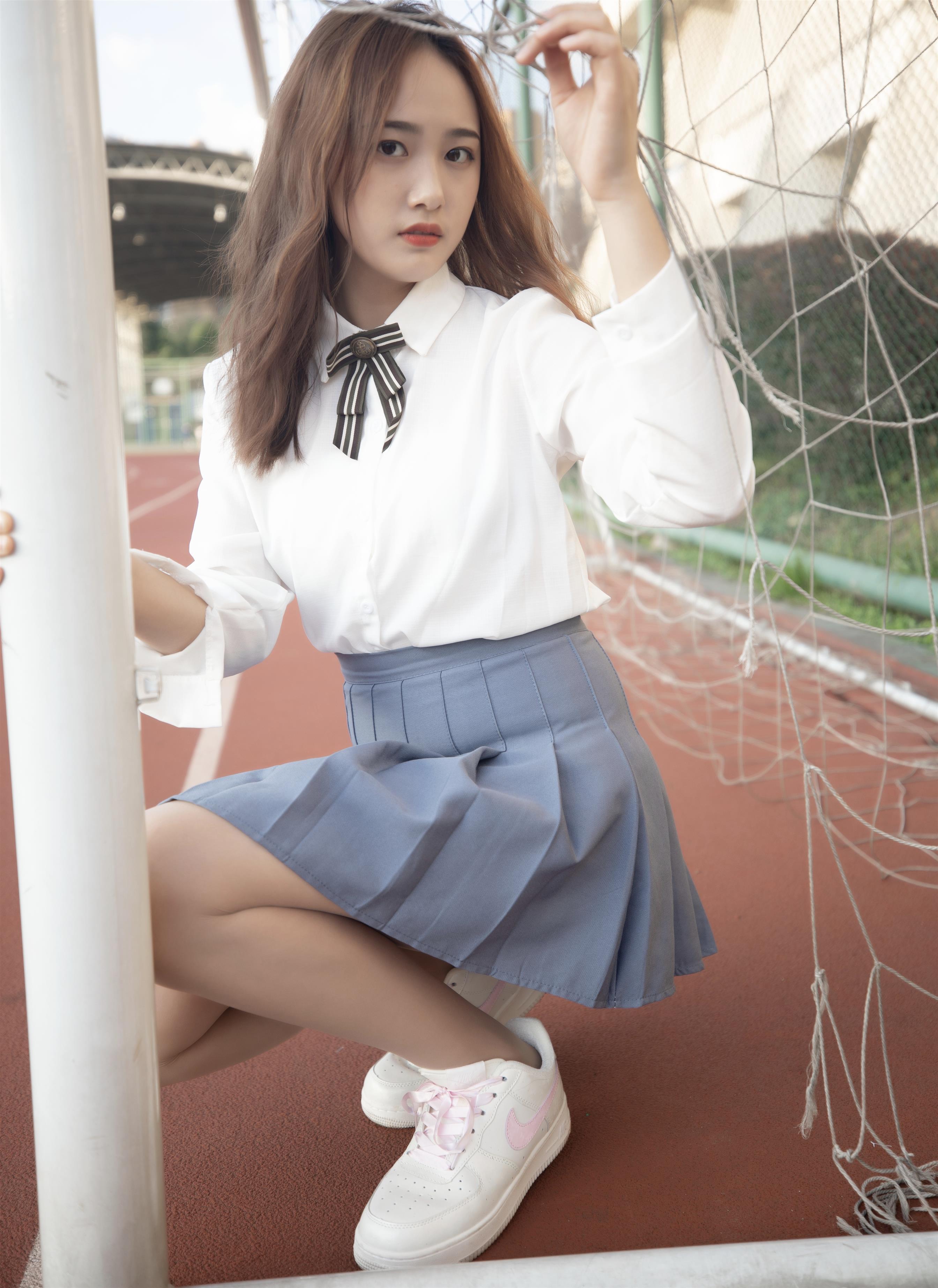 《少女板鞋の丝袜脚丫》作品图