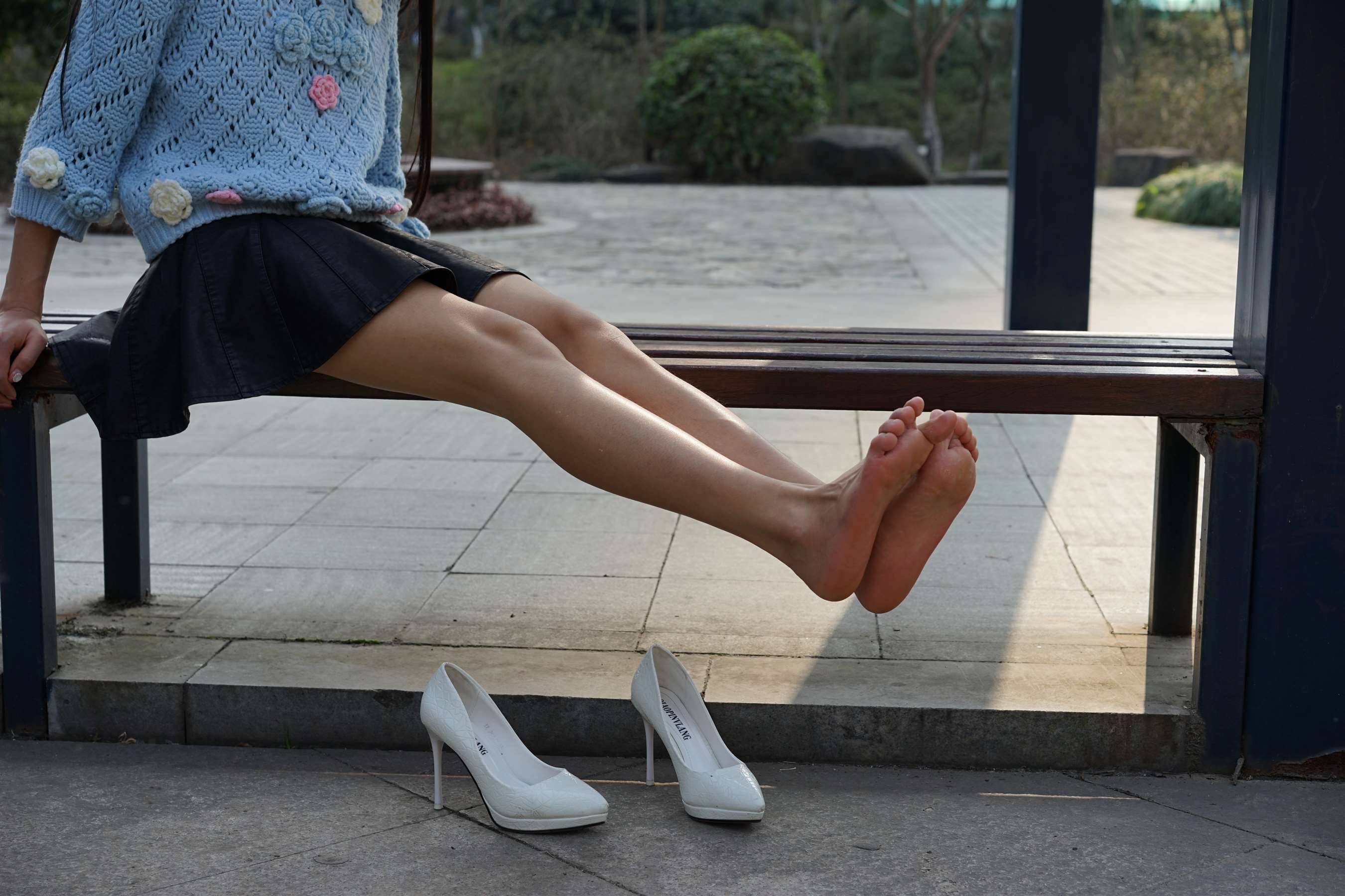 《高跟裸足》作品图