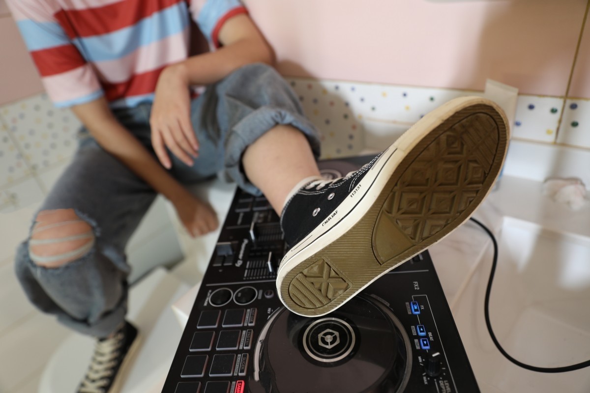 《旅馆嫩足玩棉袜》作品图