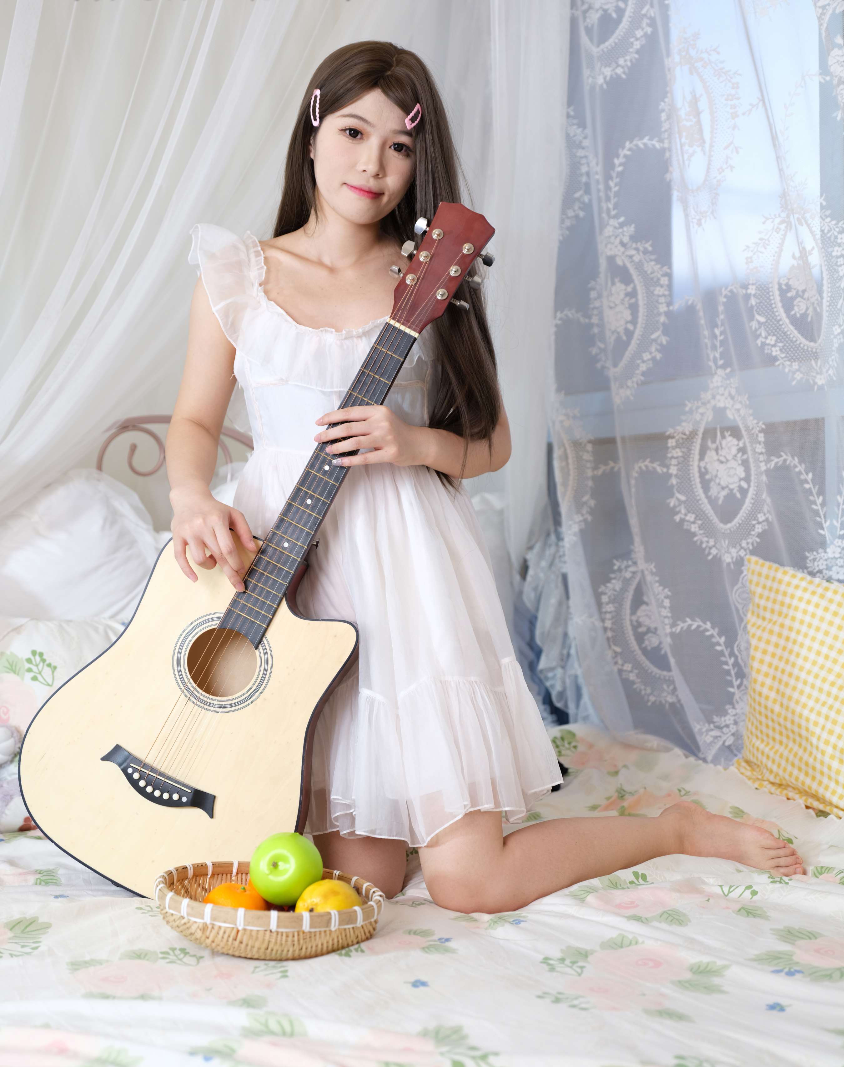 《菜菜 嫩足玩物》作品图