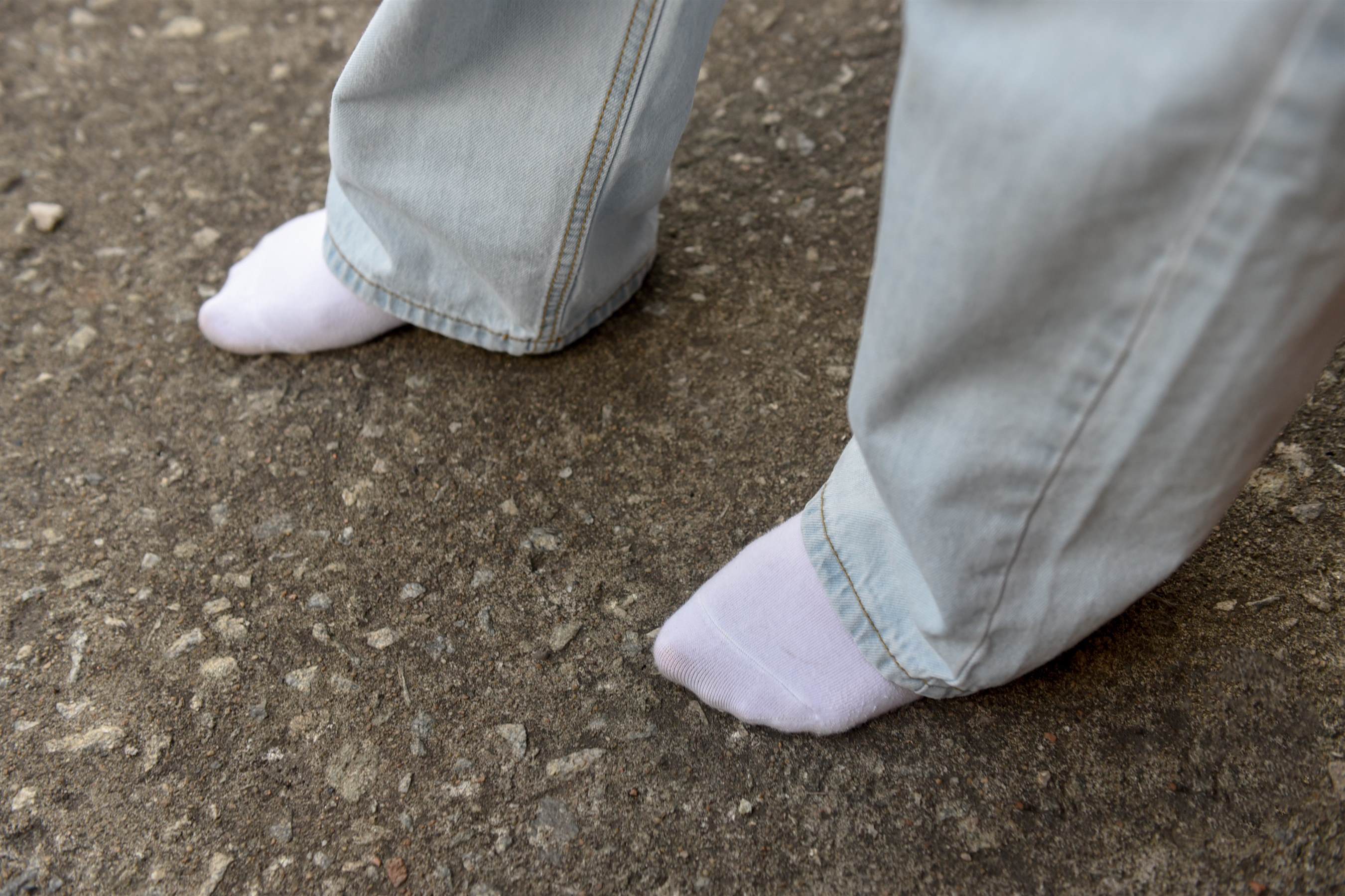 《脏脏的白棉袜脚》作品图