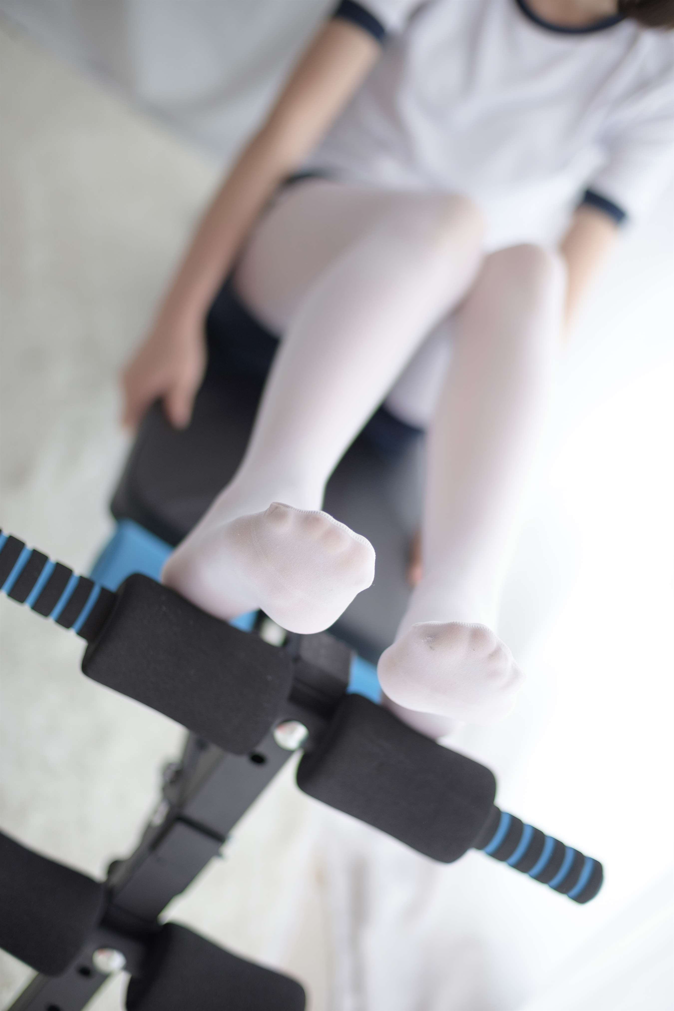 《白丝美少女健身》作品图