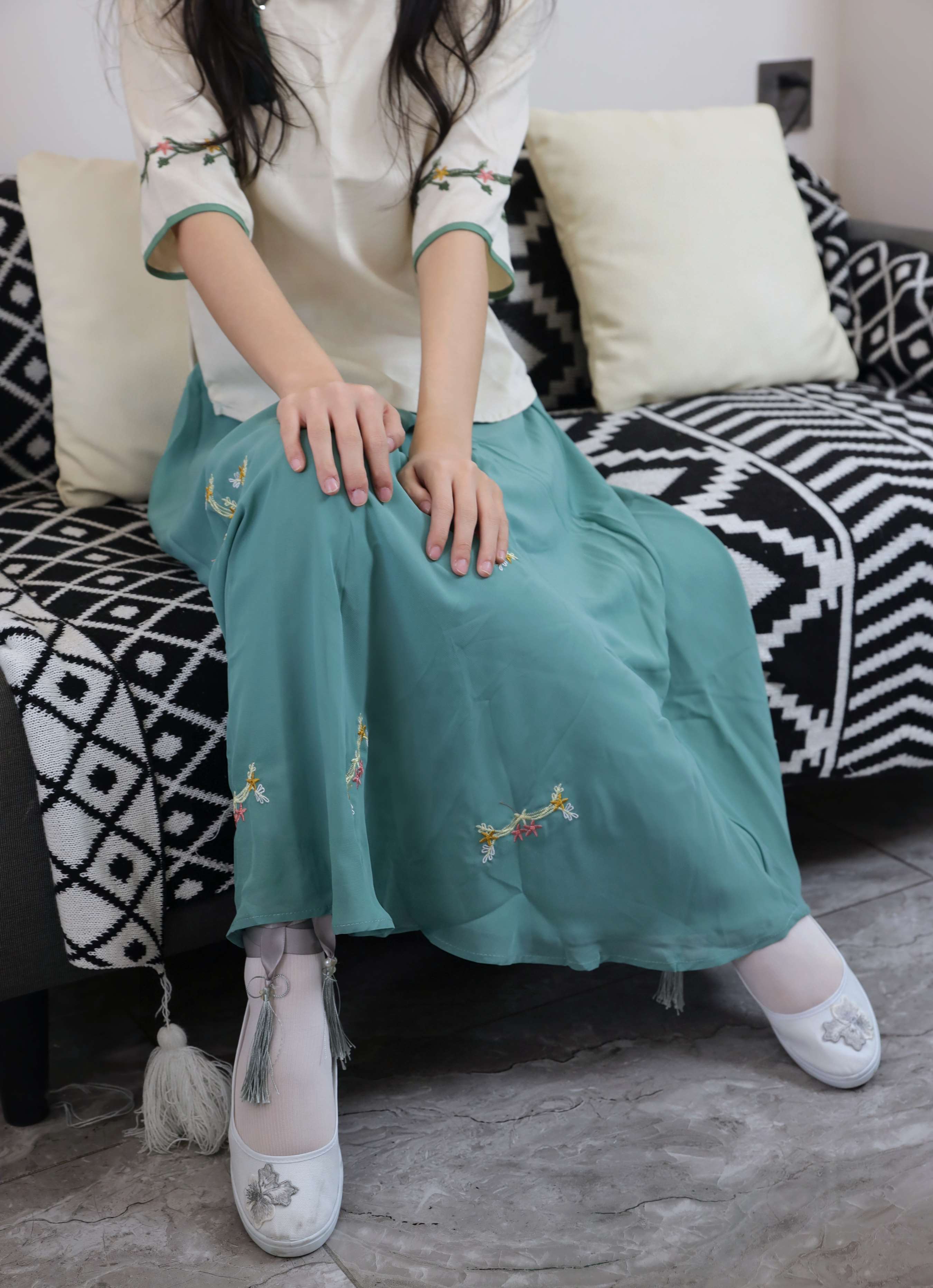 《yuuu 汉服套装 白色短袜》作品图